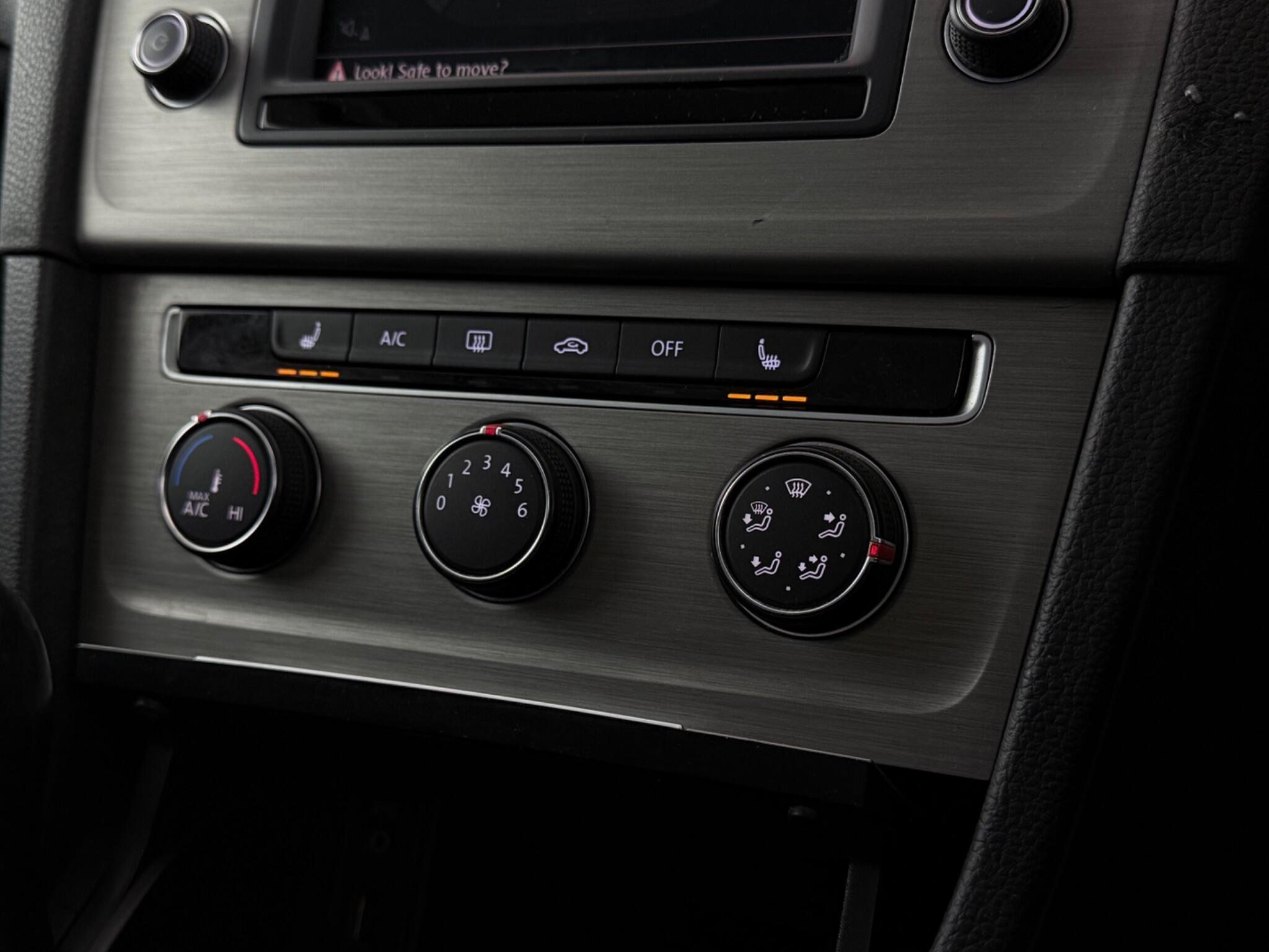 Volkswagen Golf view 19