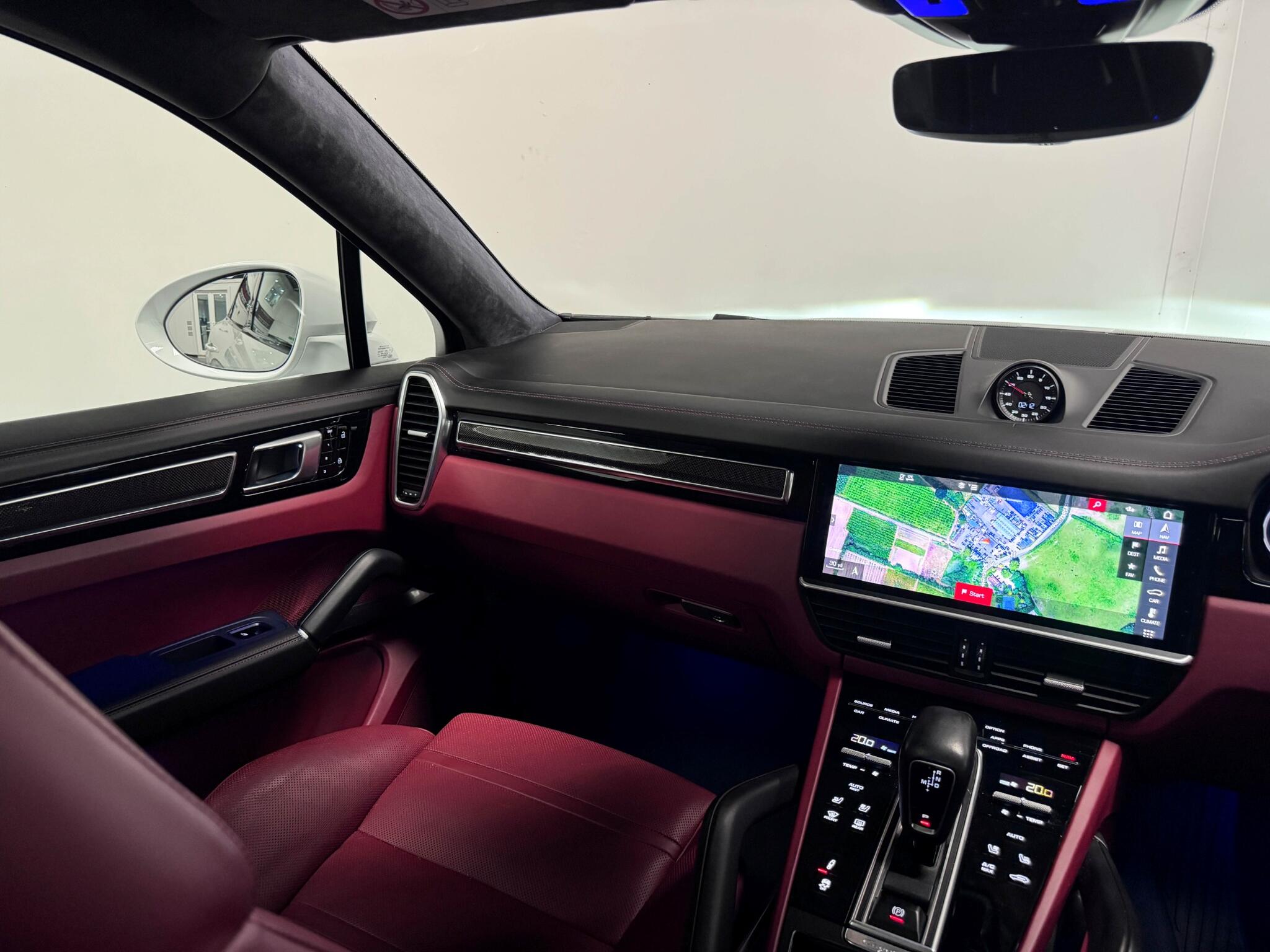 Porsche Cayenne view 33