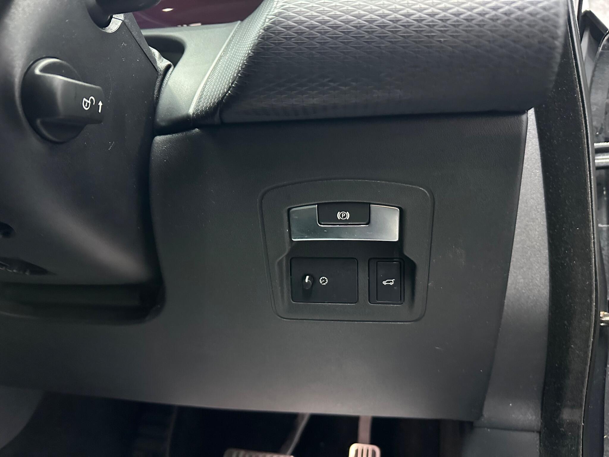 Land Rover Range Rover Velar view 22