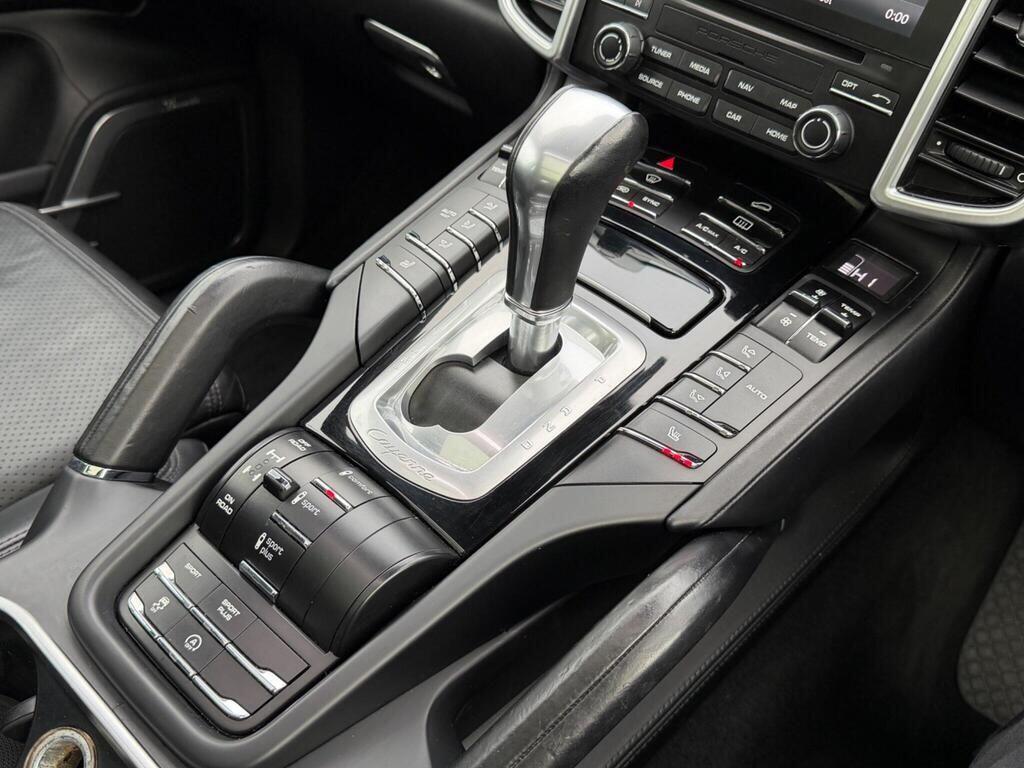 Porsche Cayenne view 40