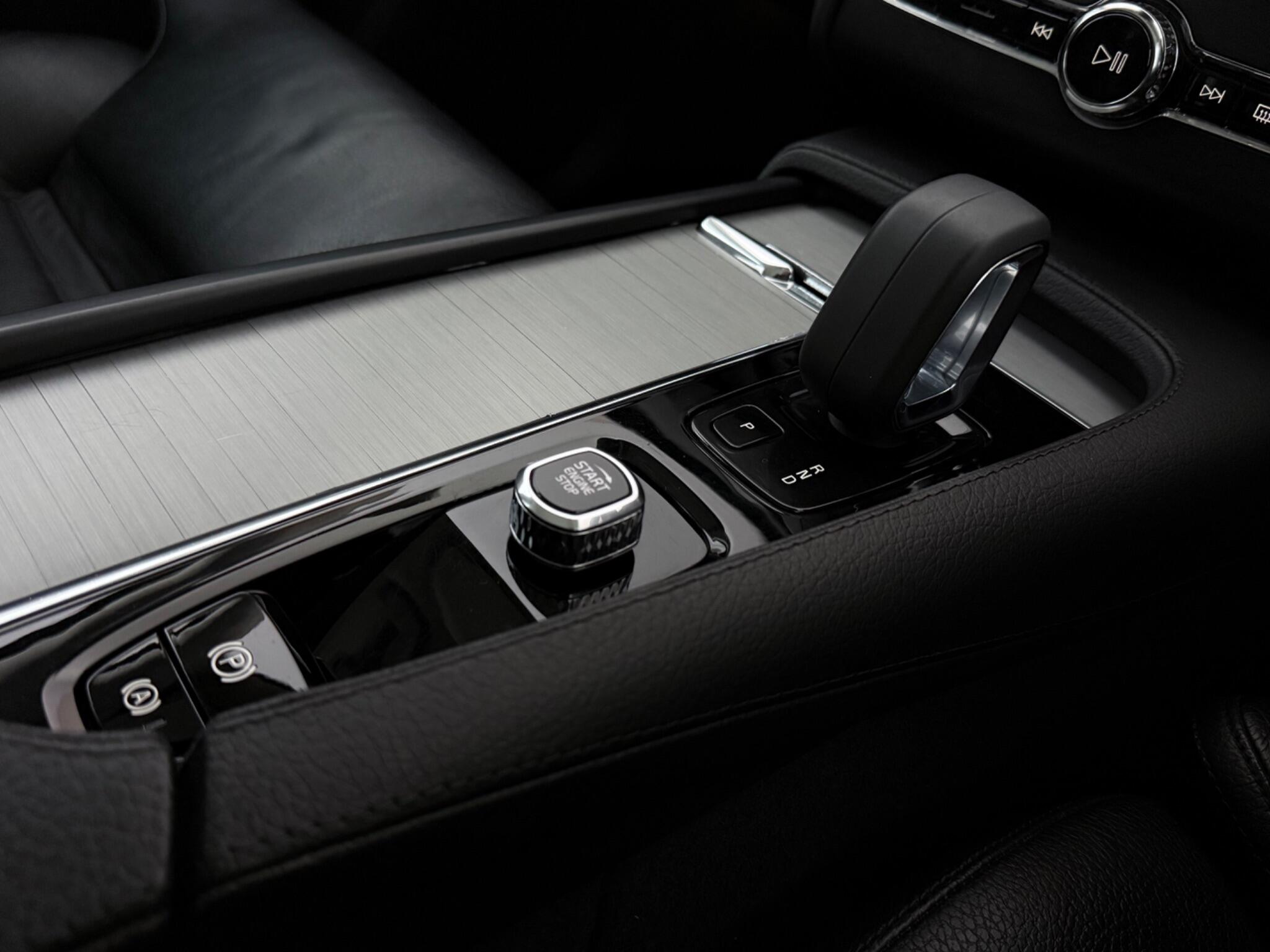 Volvo XC90 view 24