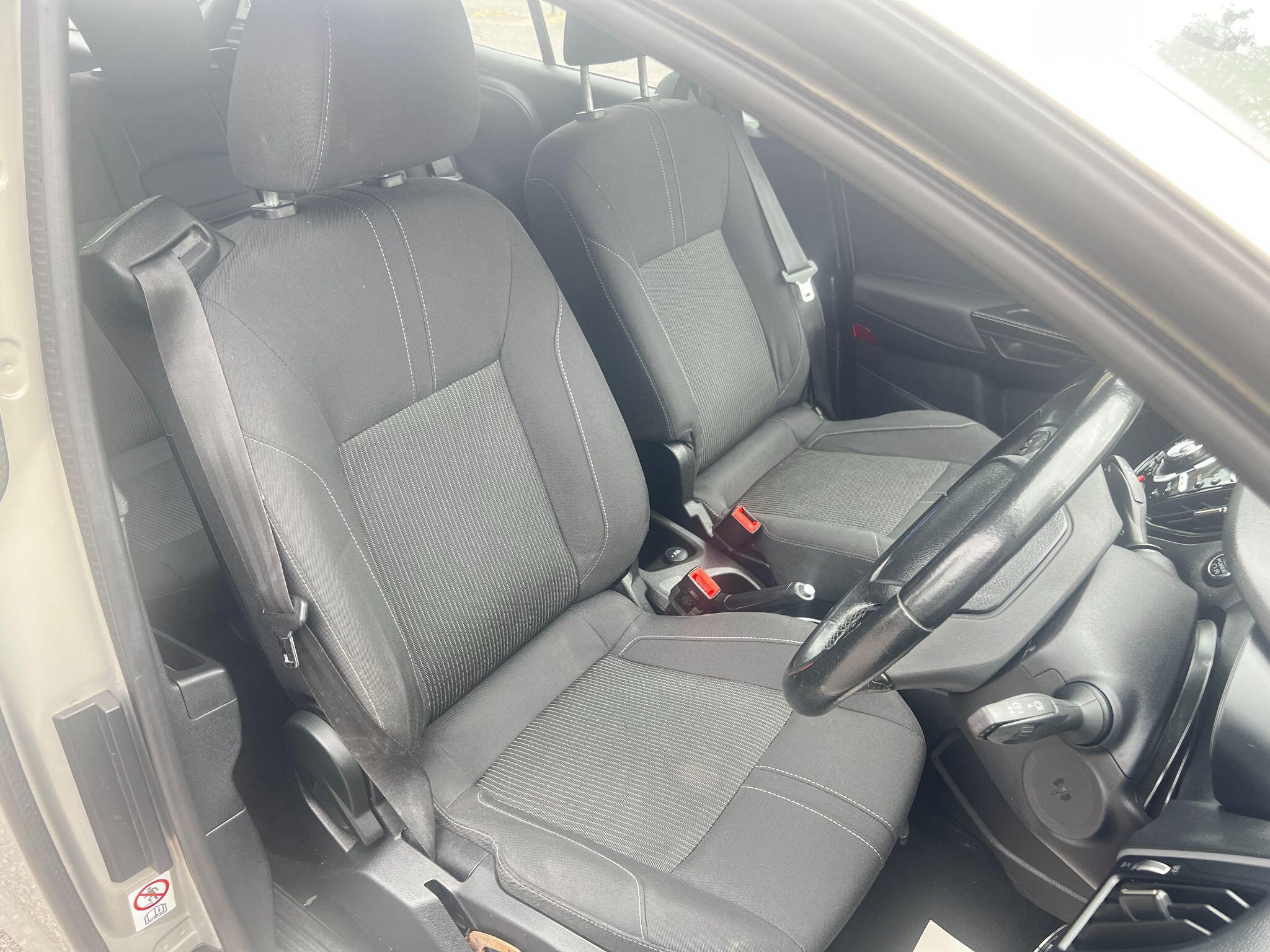 Ford B-Max view 12