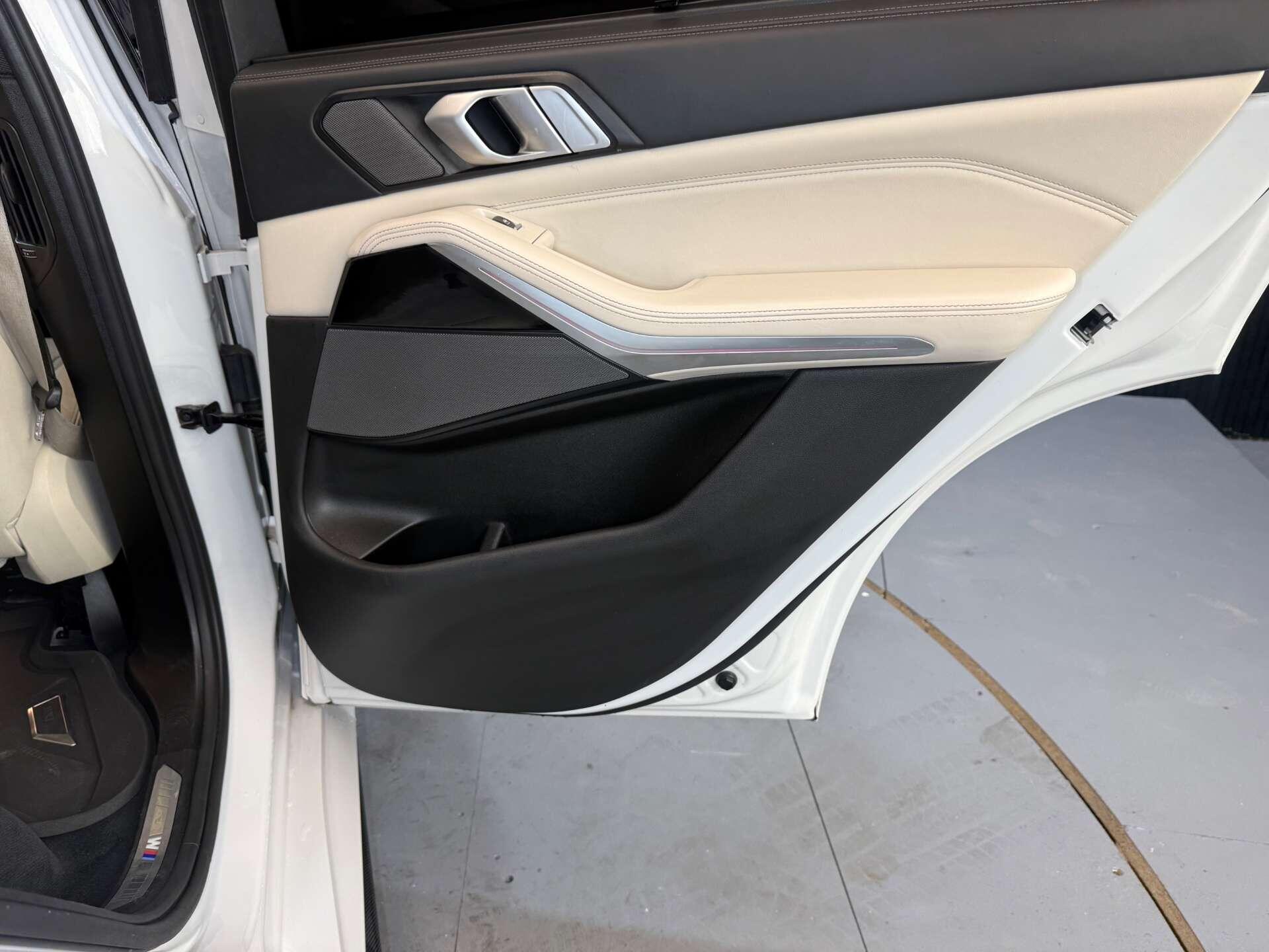 BMW X5 view 24