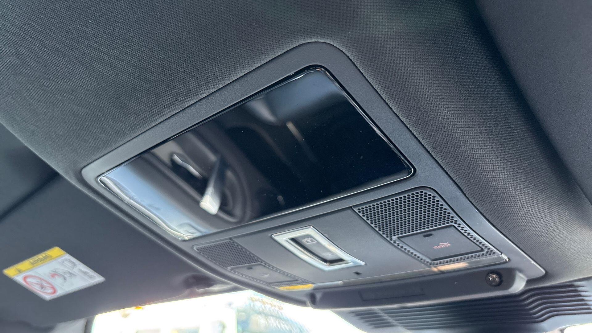 Land Rover Discovery Sport view 43