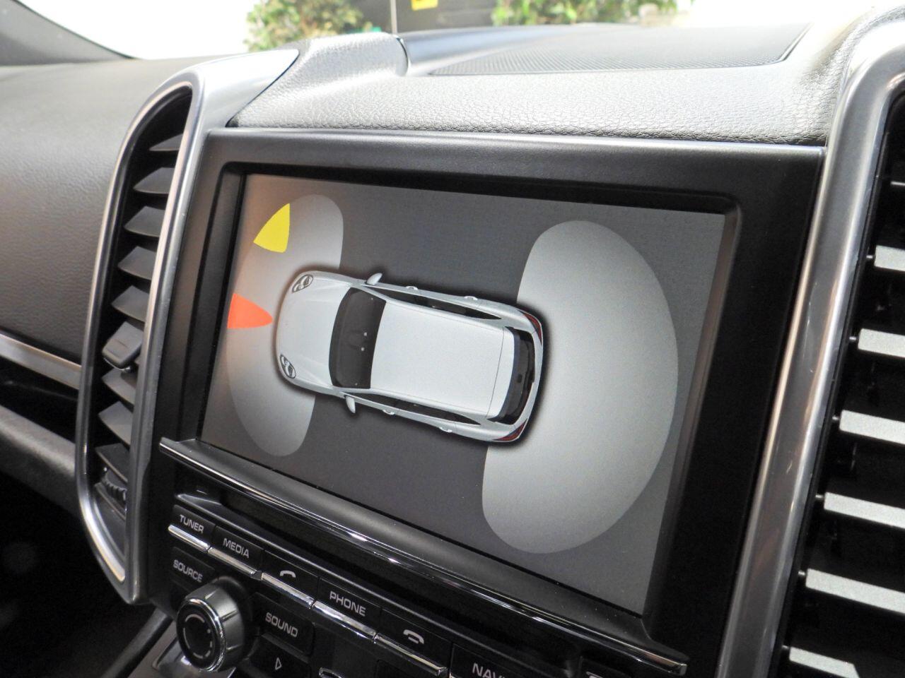 Porsche Cayenne view 41