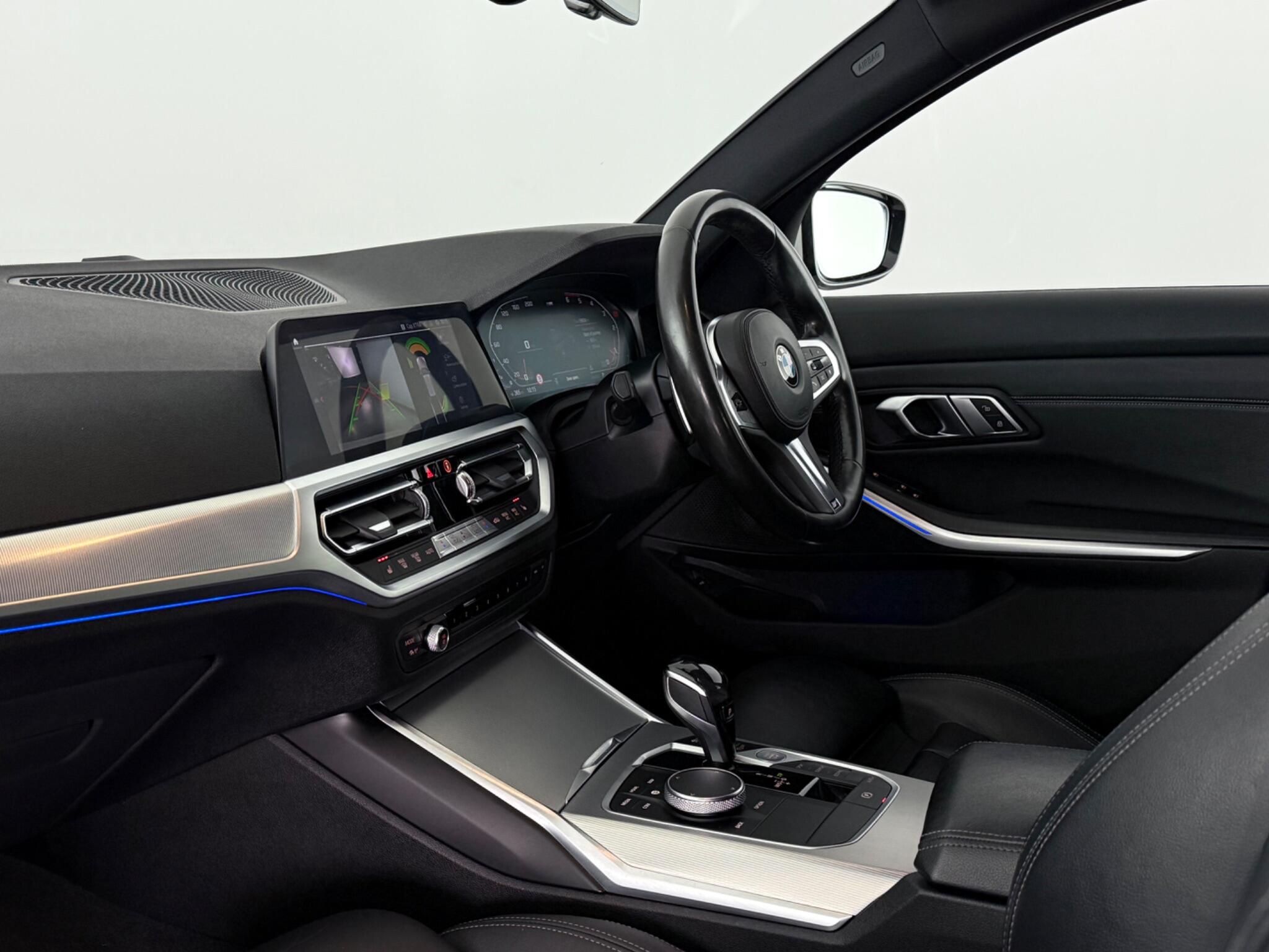 BMW 3 Series view 4