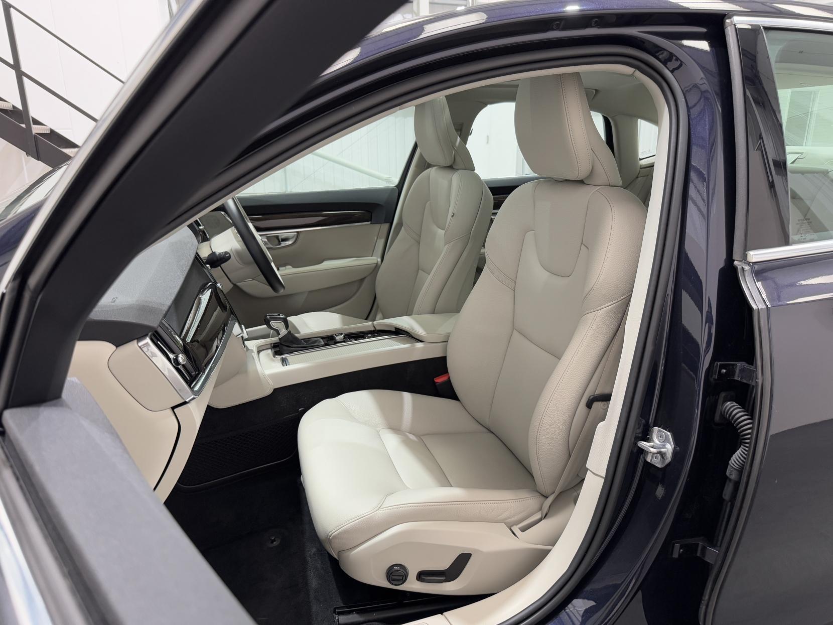 Volvo S90 view 45