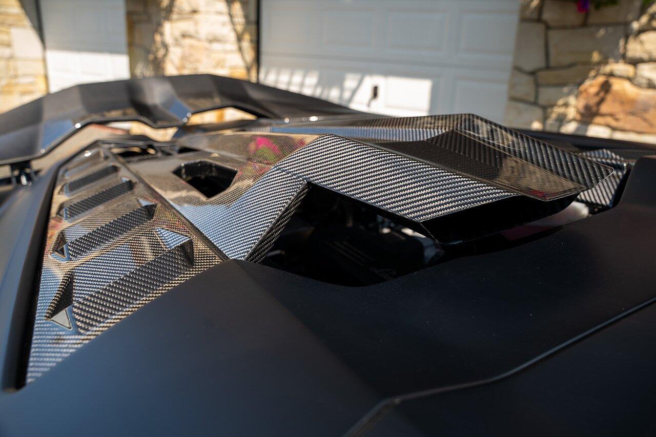 Lamborghini Revuelto view 13
