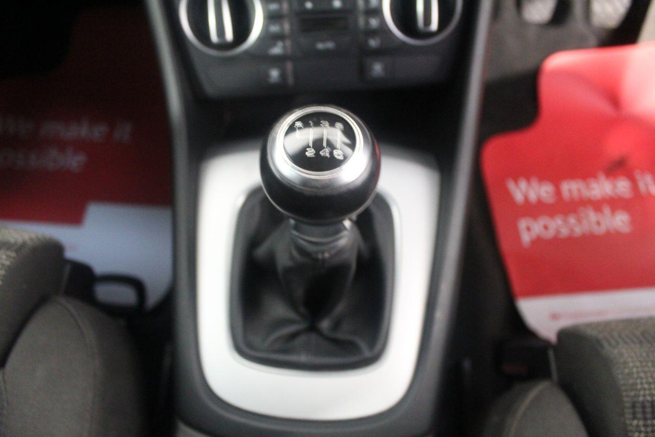 Audi Q3 view 44