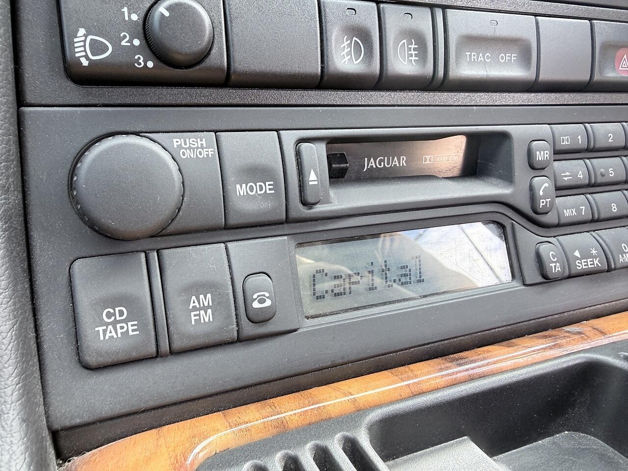 Jaguar XK8 view 18