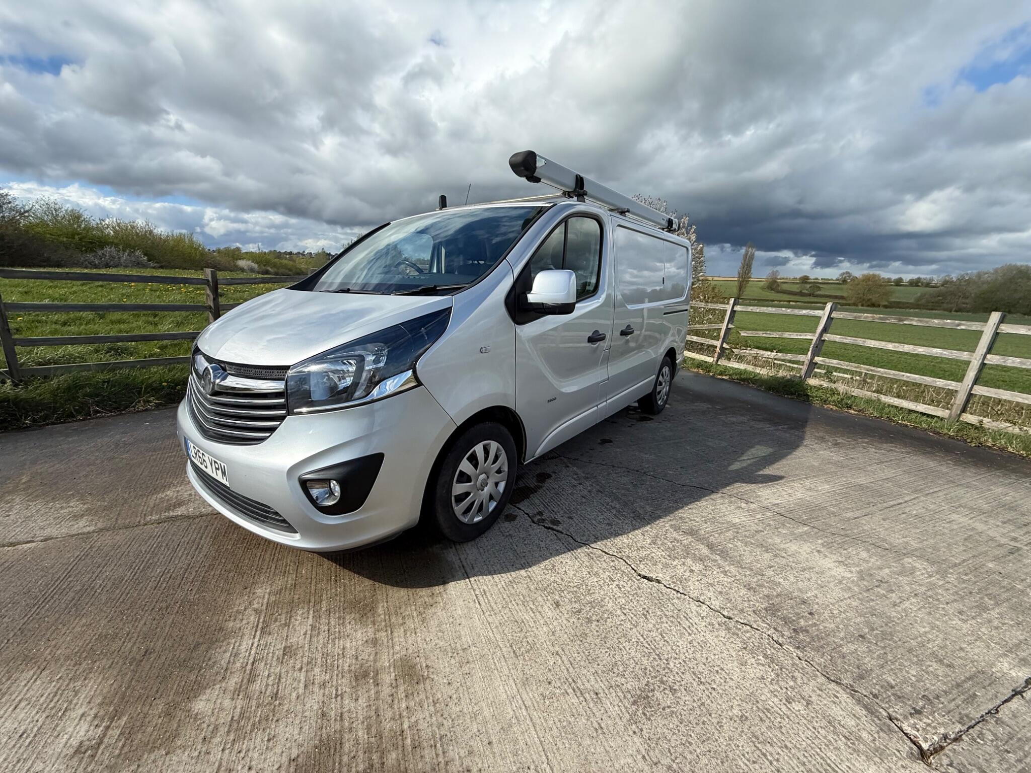 Vauxhall Vivaro 1.6 CDTi 2900 BiTurbo Sportive L1 H1 Euro 6 (s/s) 5dr — photo 11 of 98