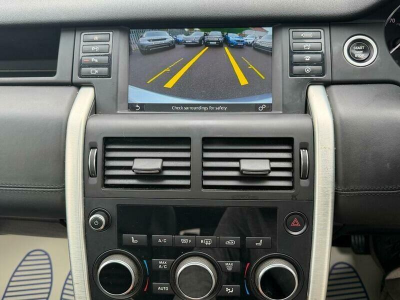 Land Rover Discovery Sport view 39