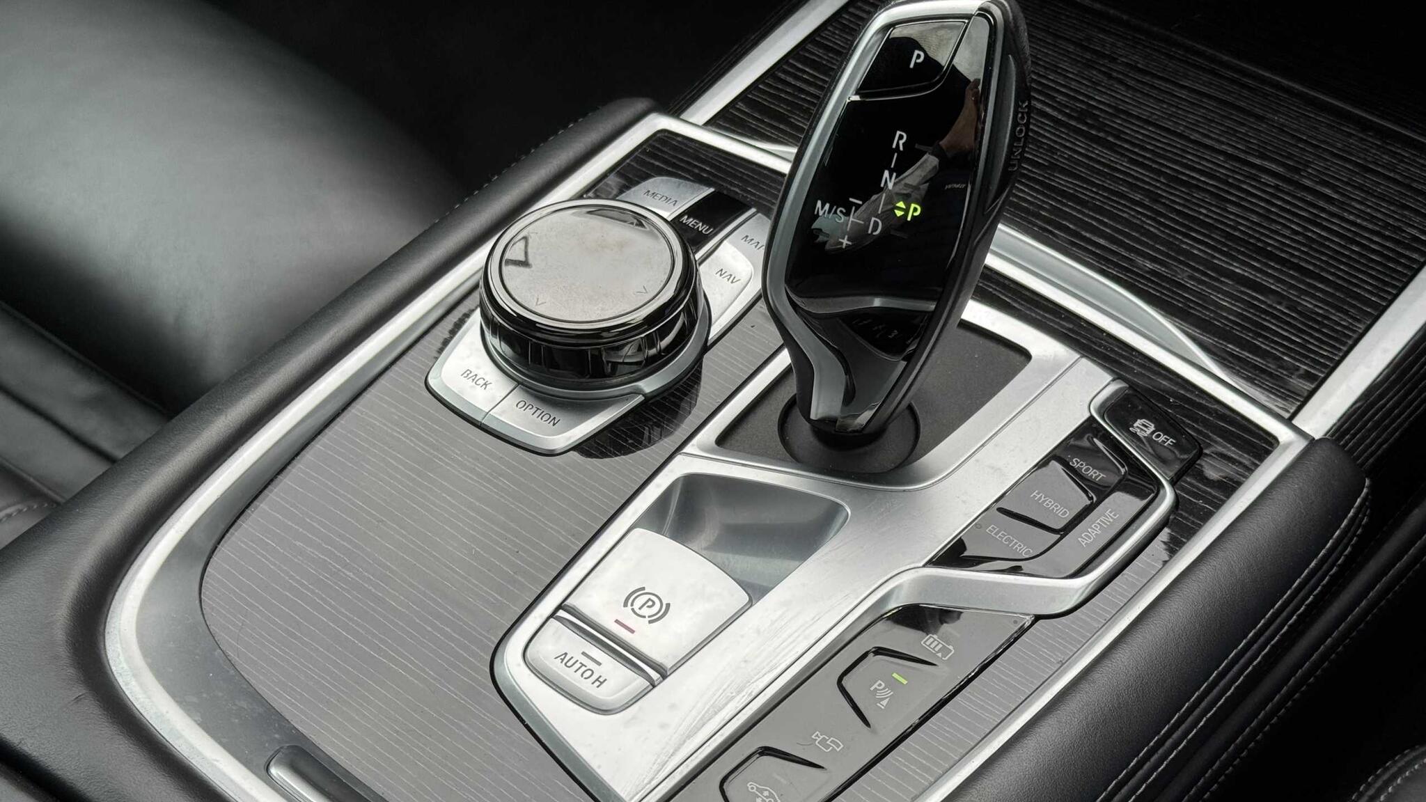 BMW 7 Series view 42