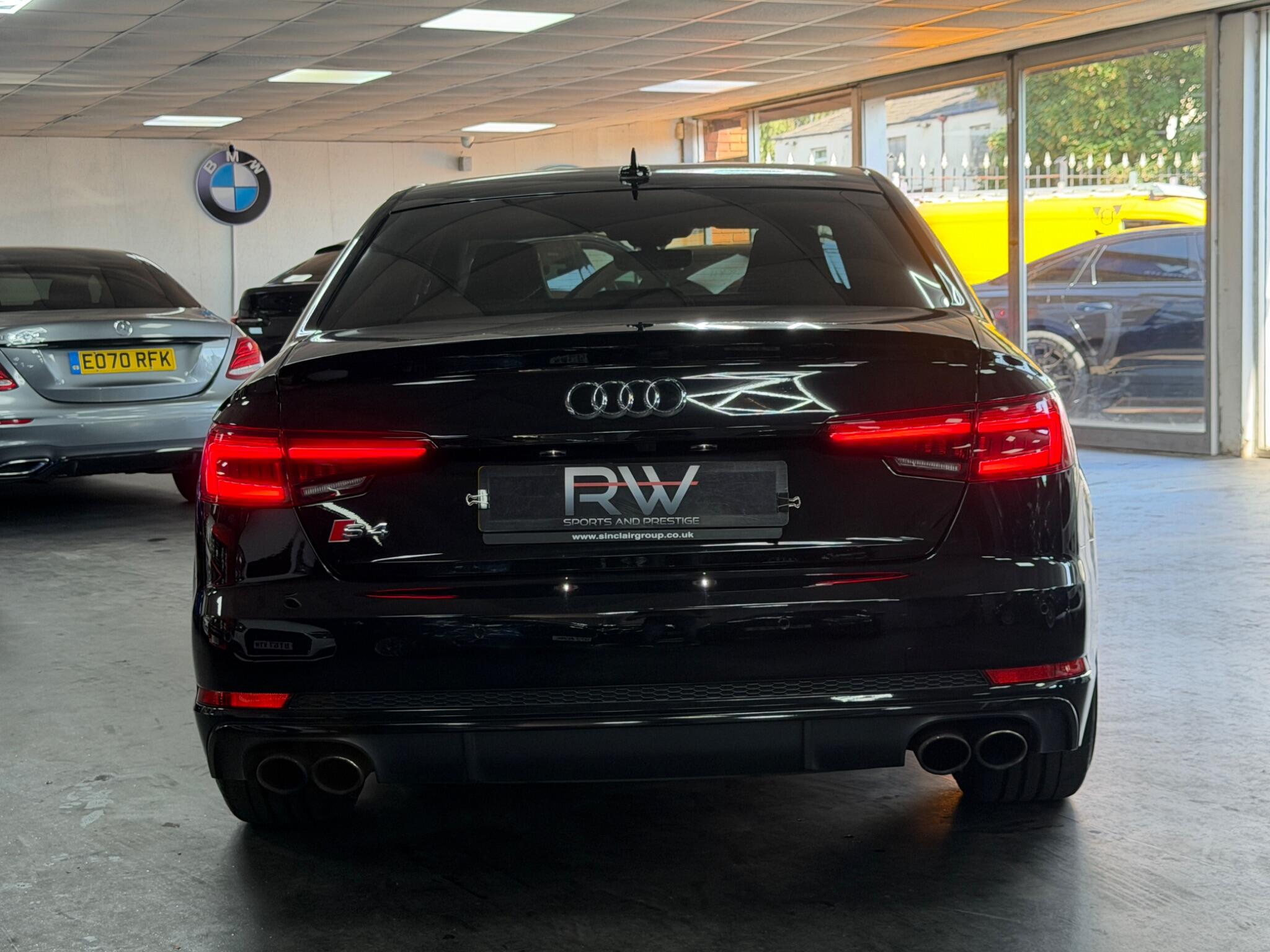 Audi S4 view 25