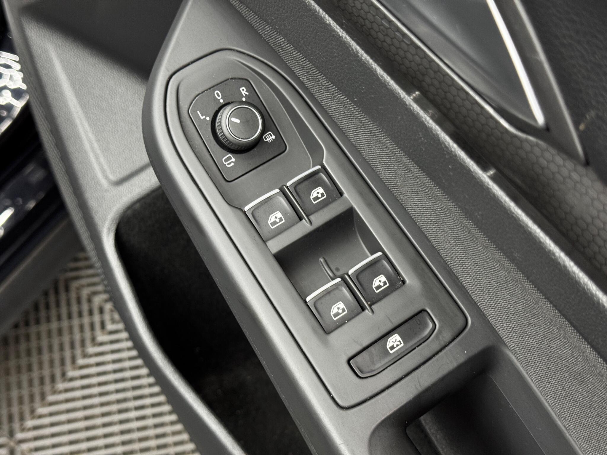 Volkswagen Golf view 42