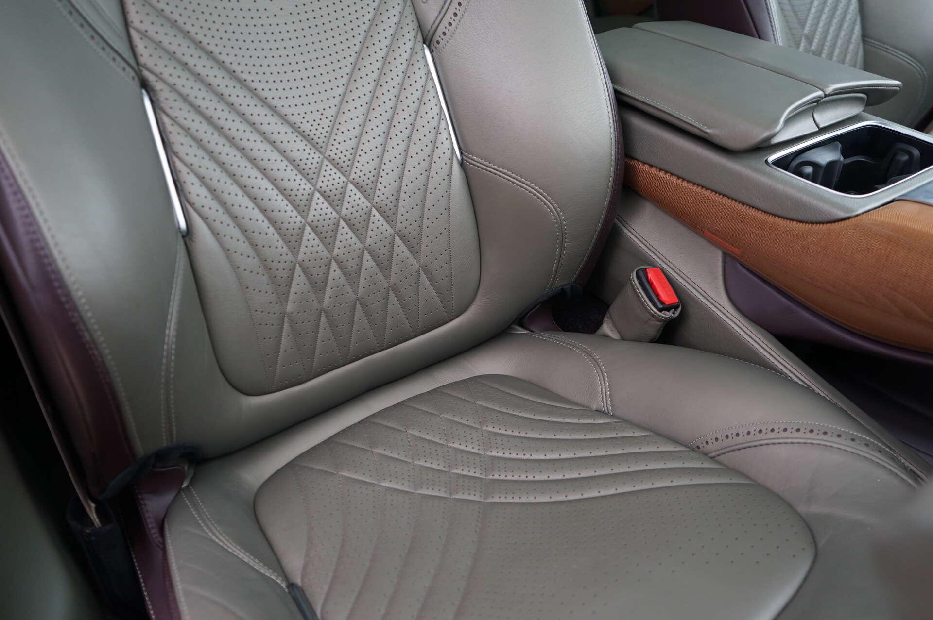 Aston Martin DBX view 12