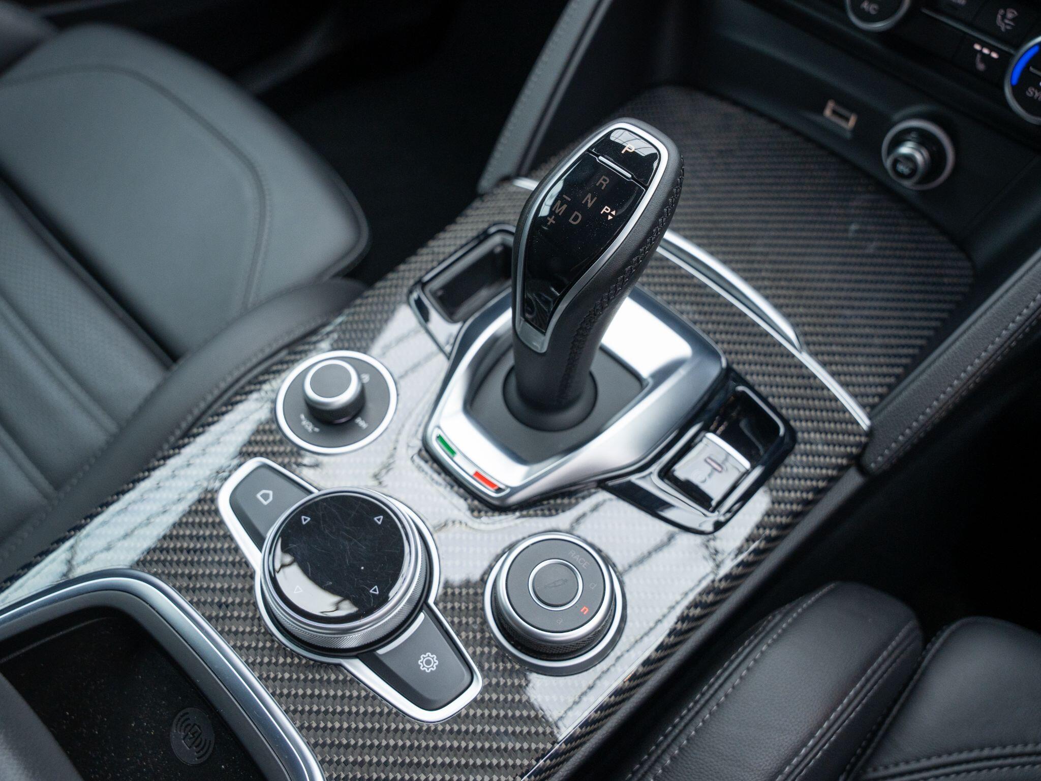 Alfa Romeo Stelvio view 38