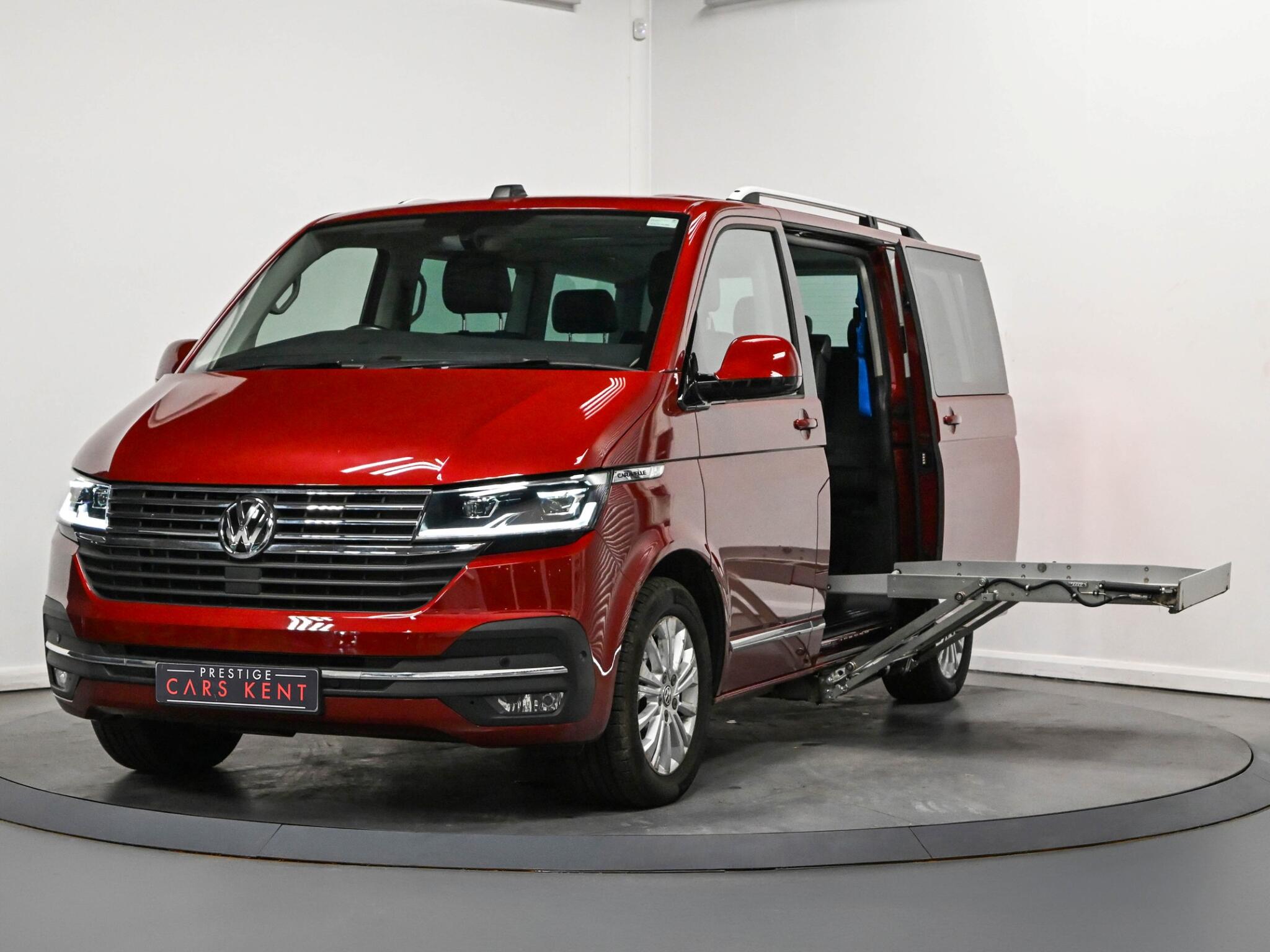 Volkswagen Caravelle view 6