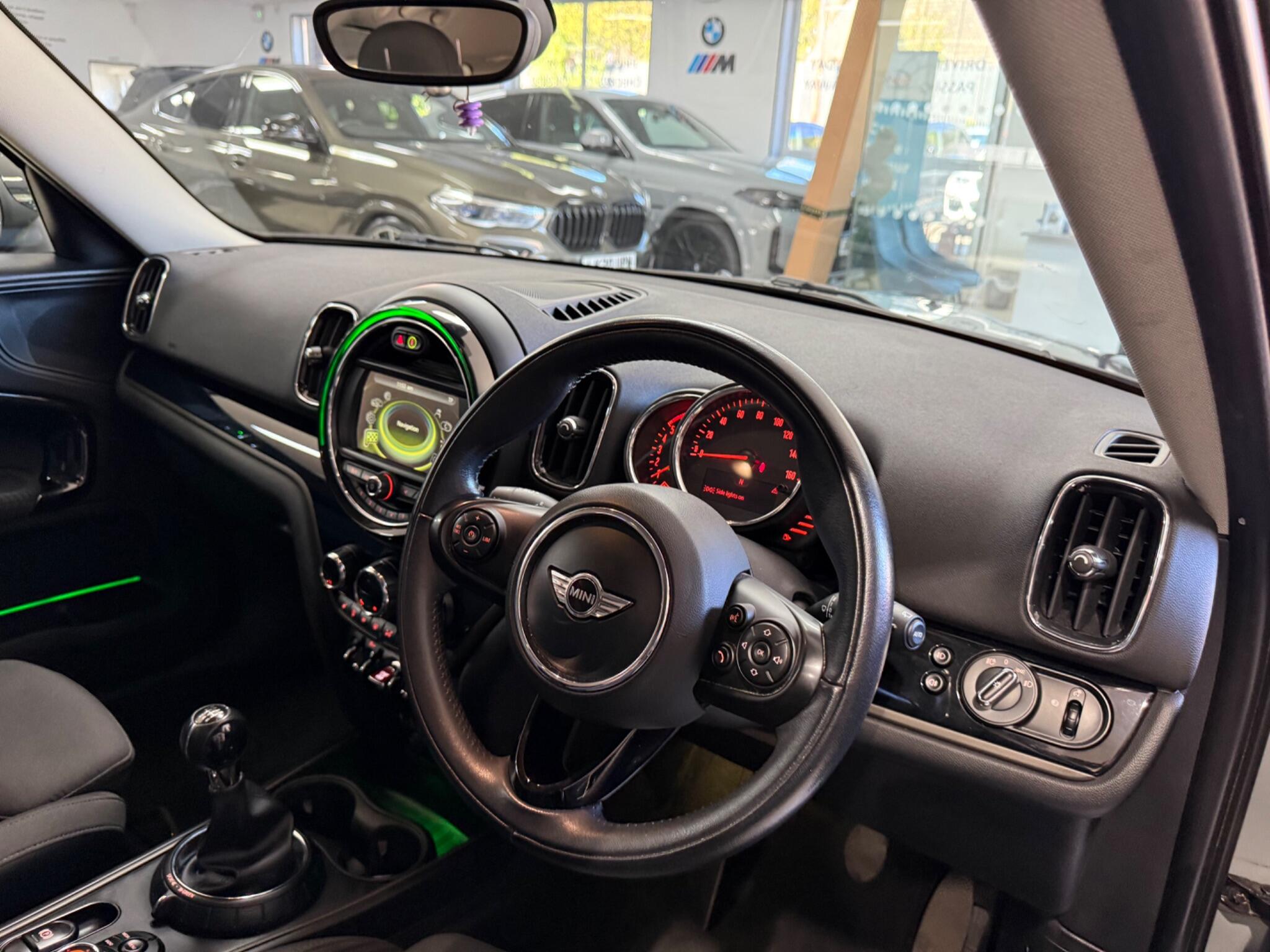 MINI Countryman view 32