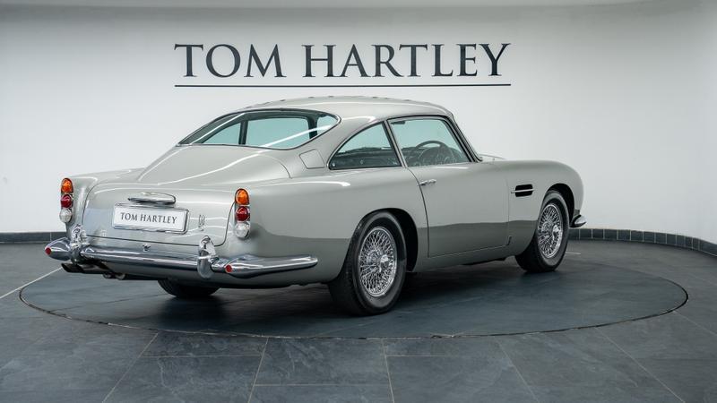 Aston Martin DB5 view 7