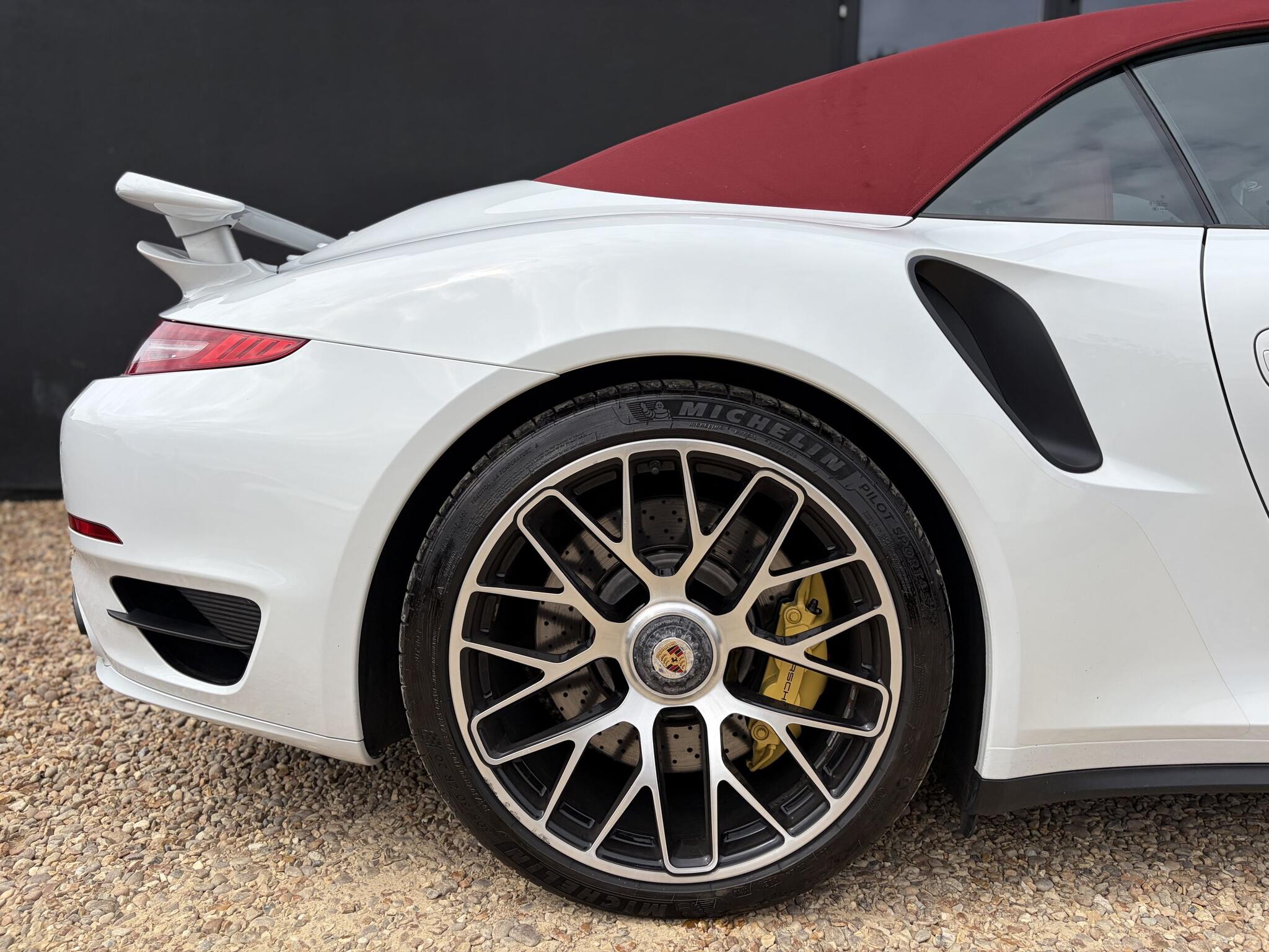 Porsche 911 view 17
