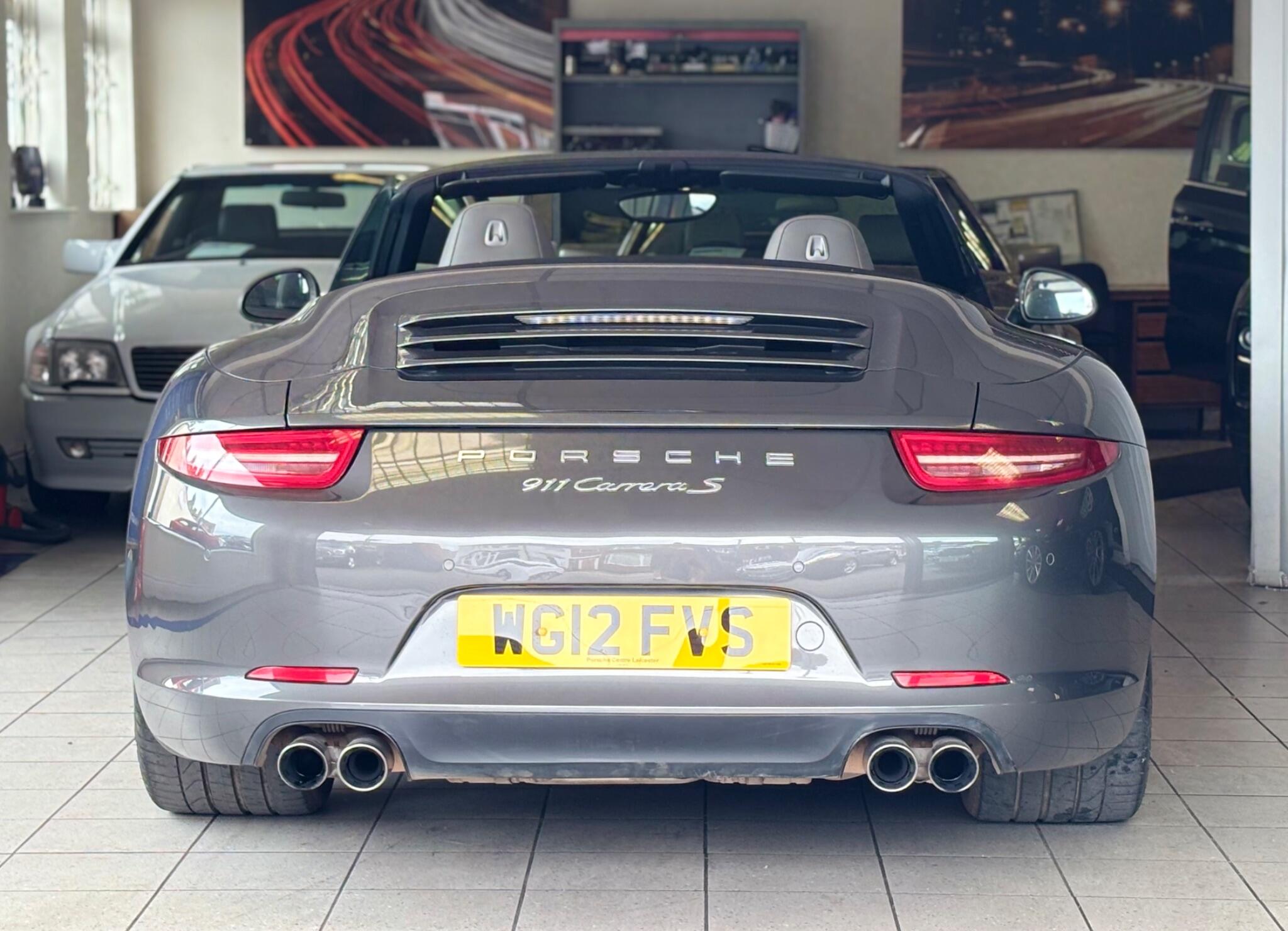 Porsche 911 view 16