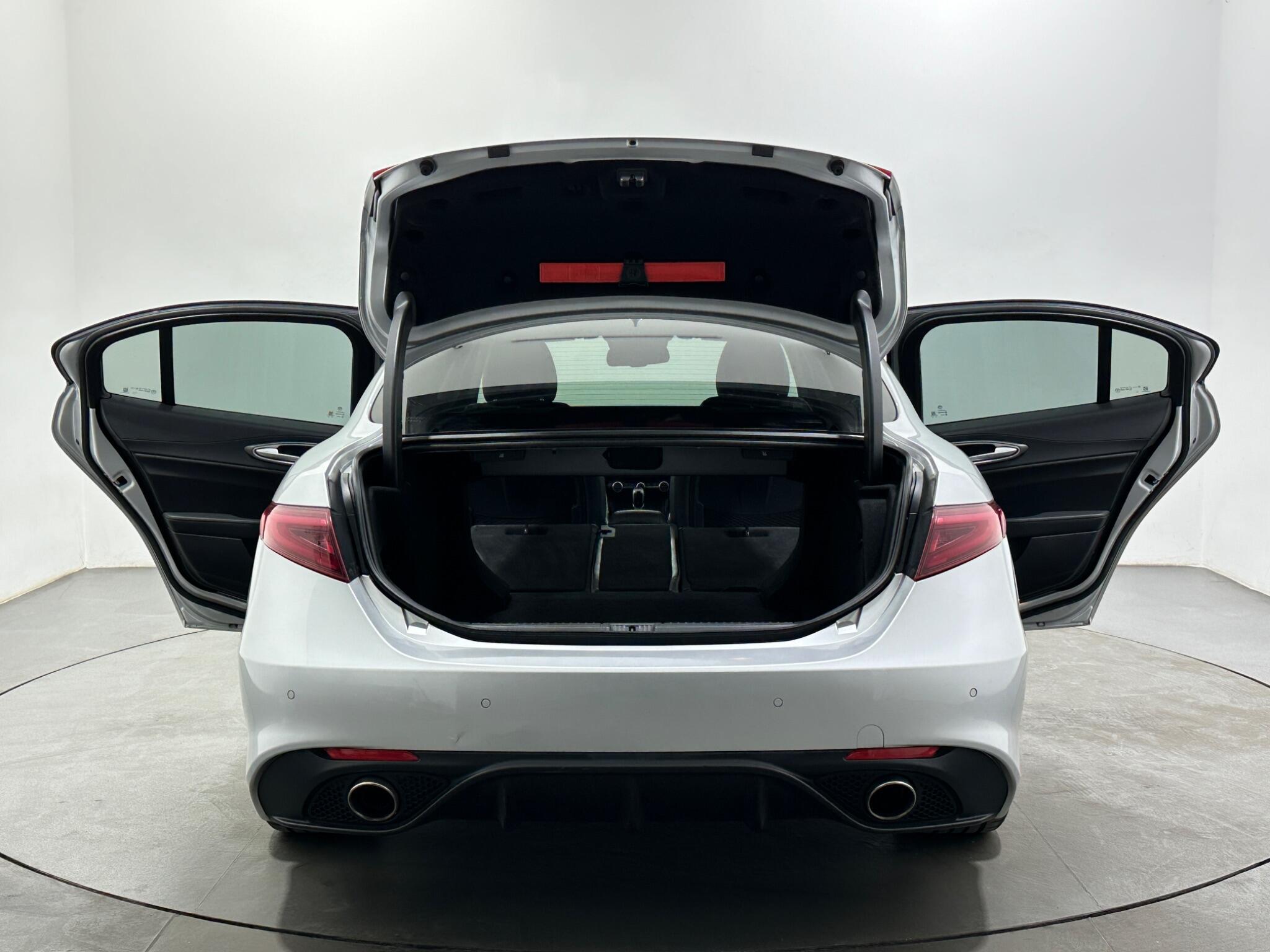Alfa Romeo Giulia view 42