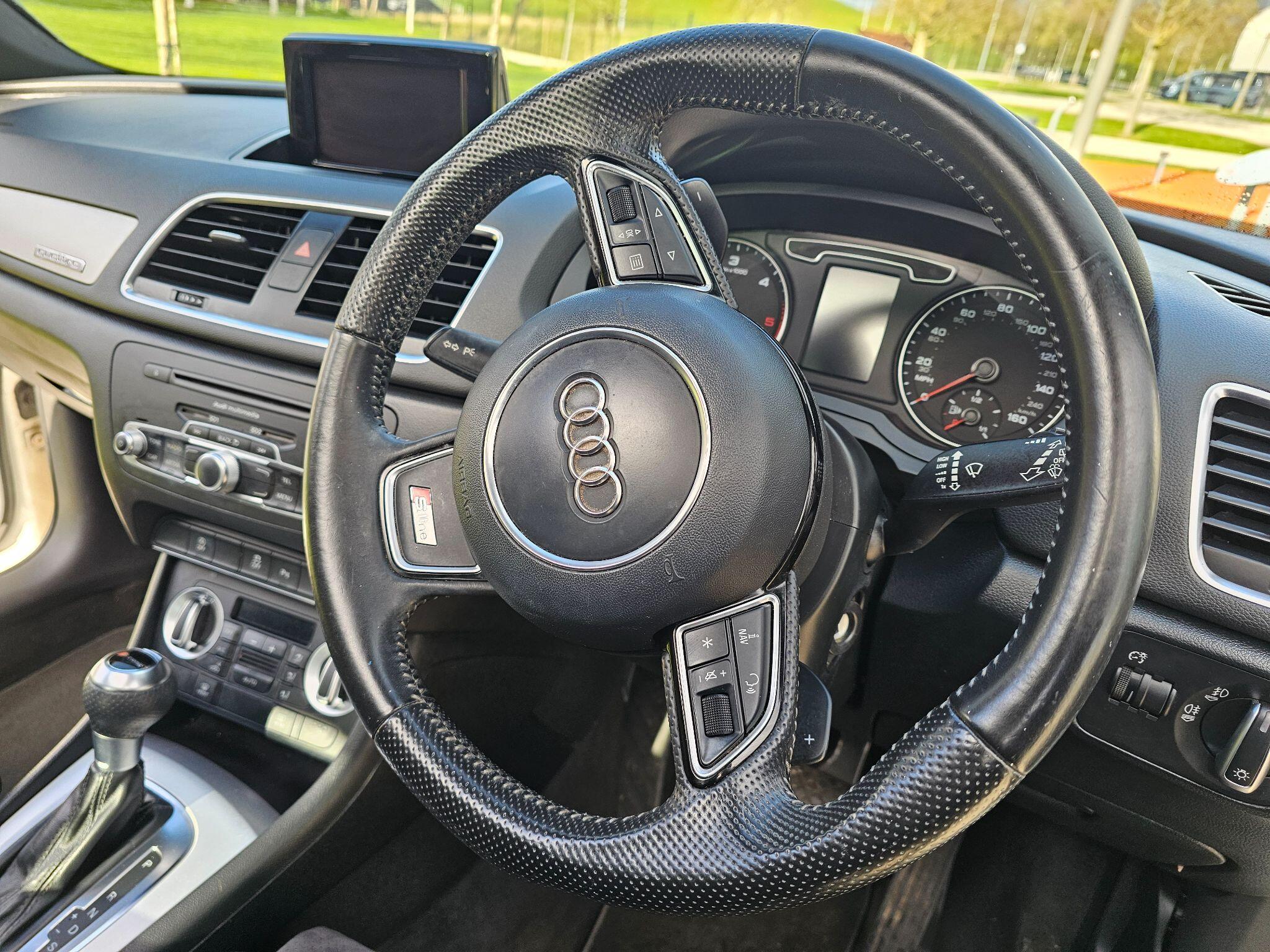 Audi Q3 view 25