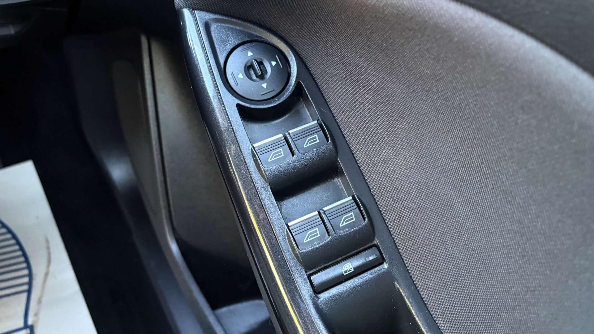 Ford Focus view 22