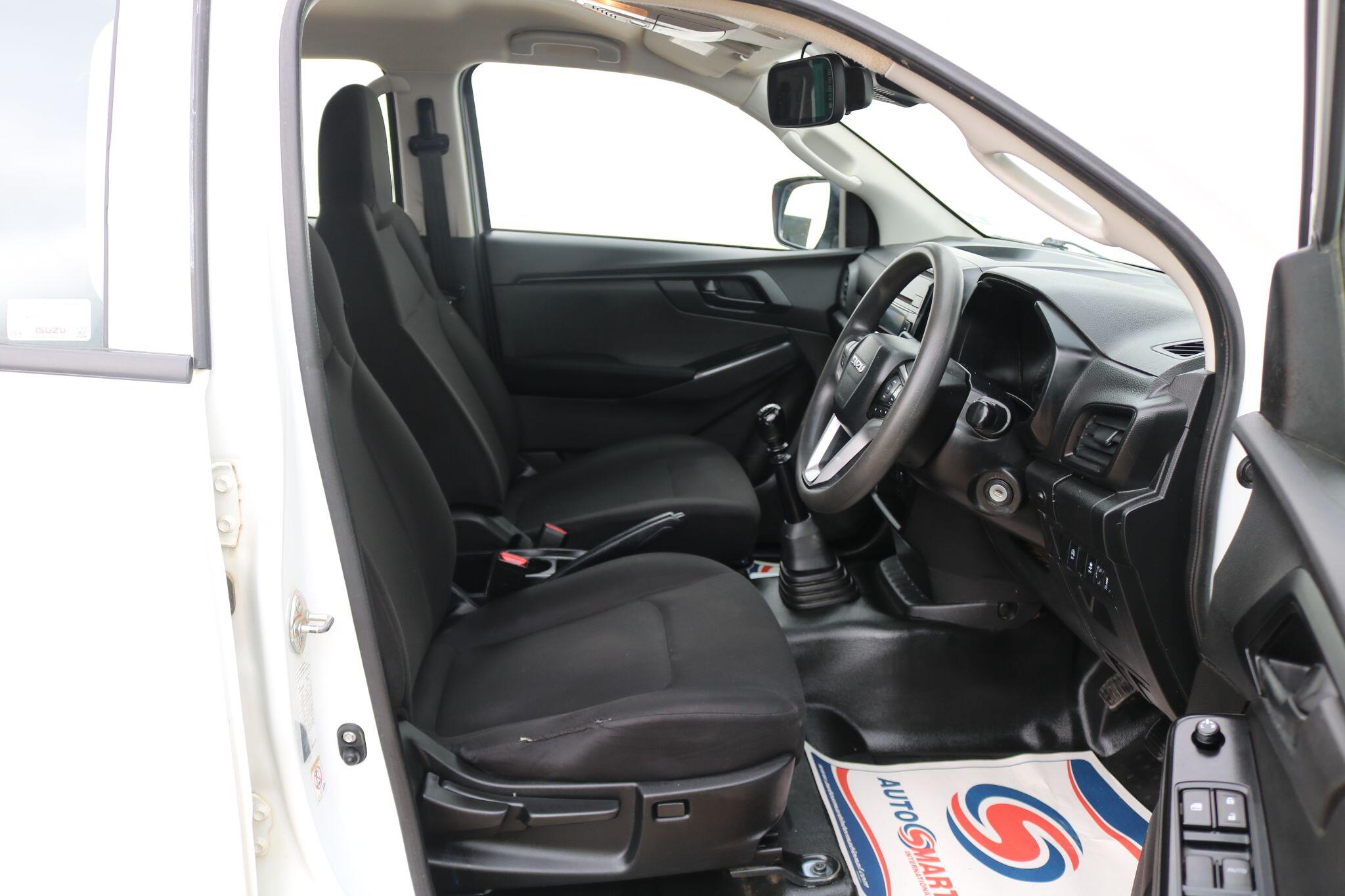 Isuzu D-Max view 23