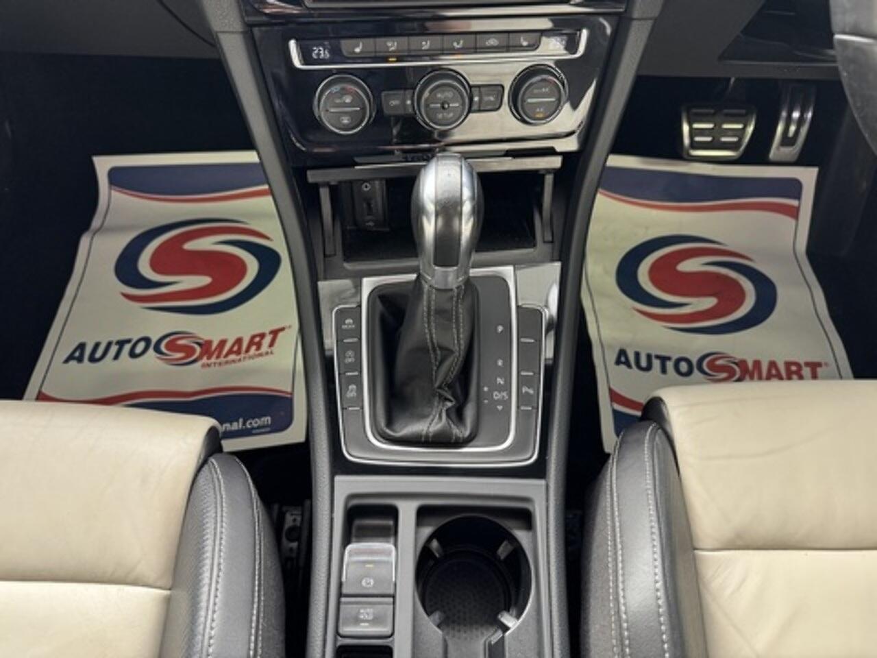 Volkswagen Golf view 12