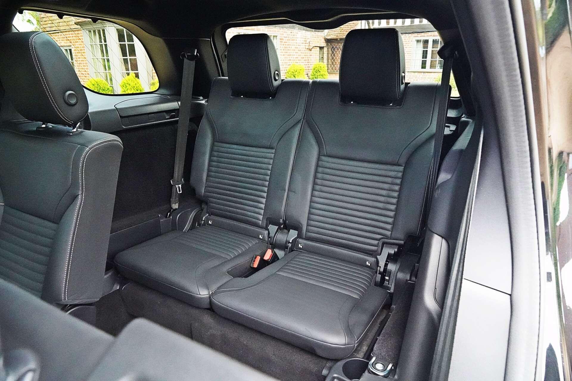 Land Rover Discovery view 17