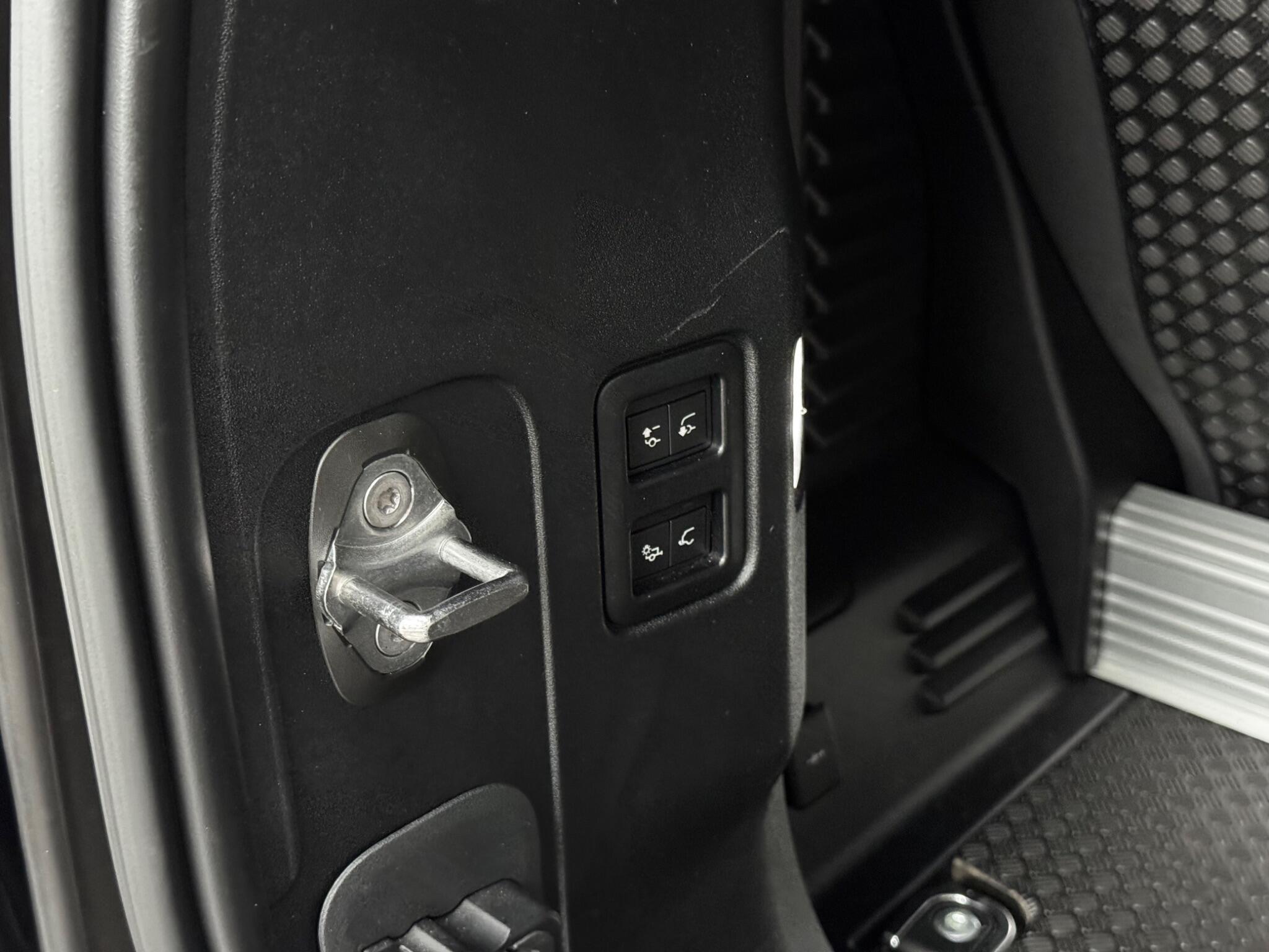 Land Rover Defender view 58