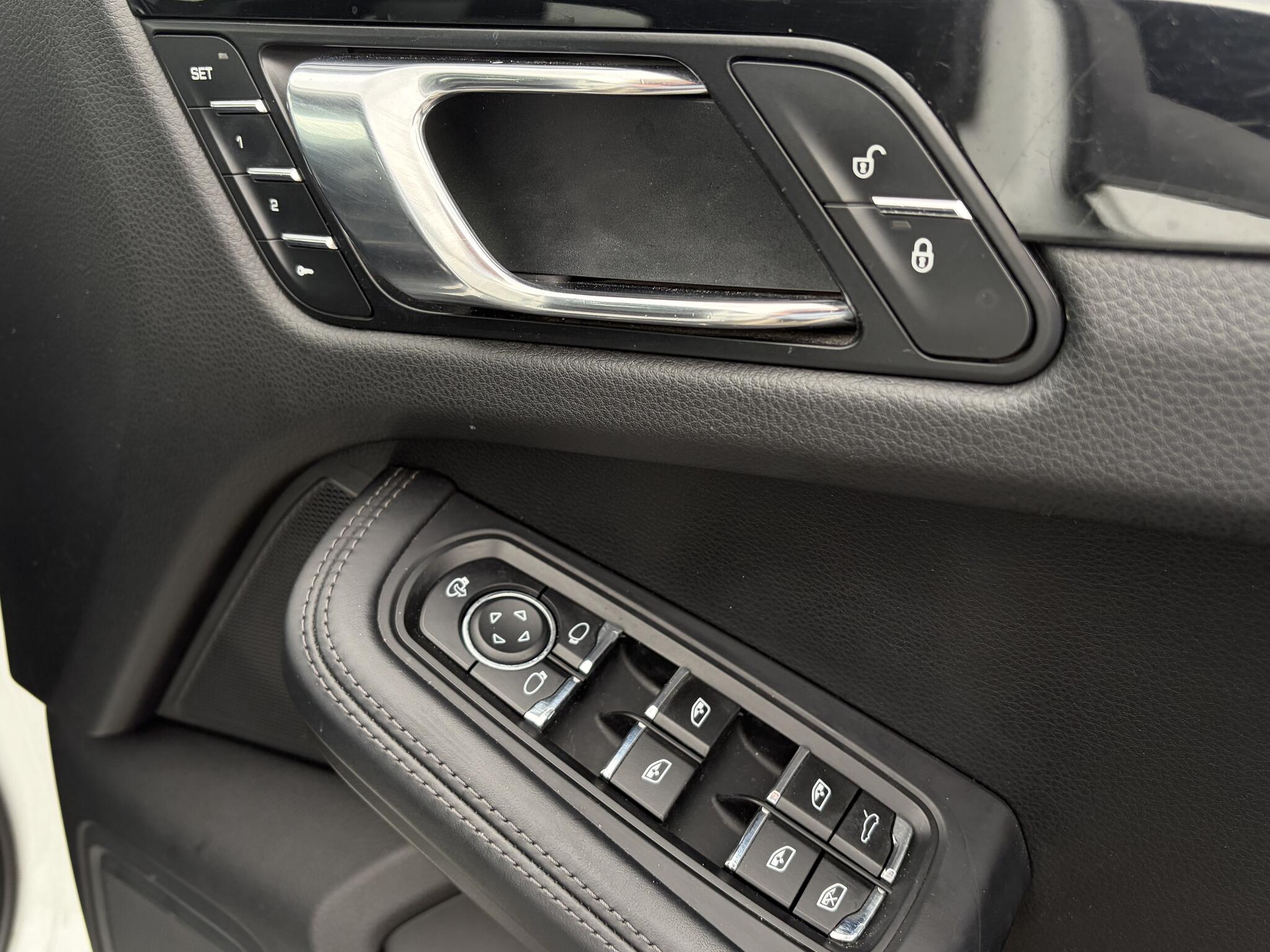 Porsche Macan view 9