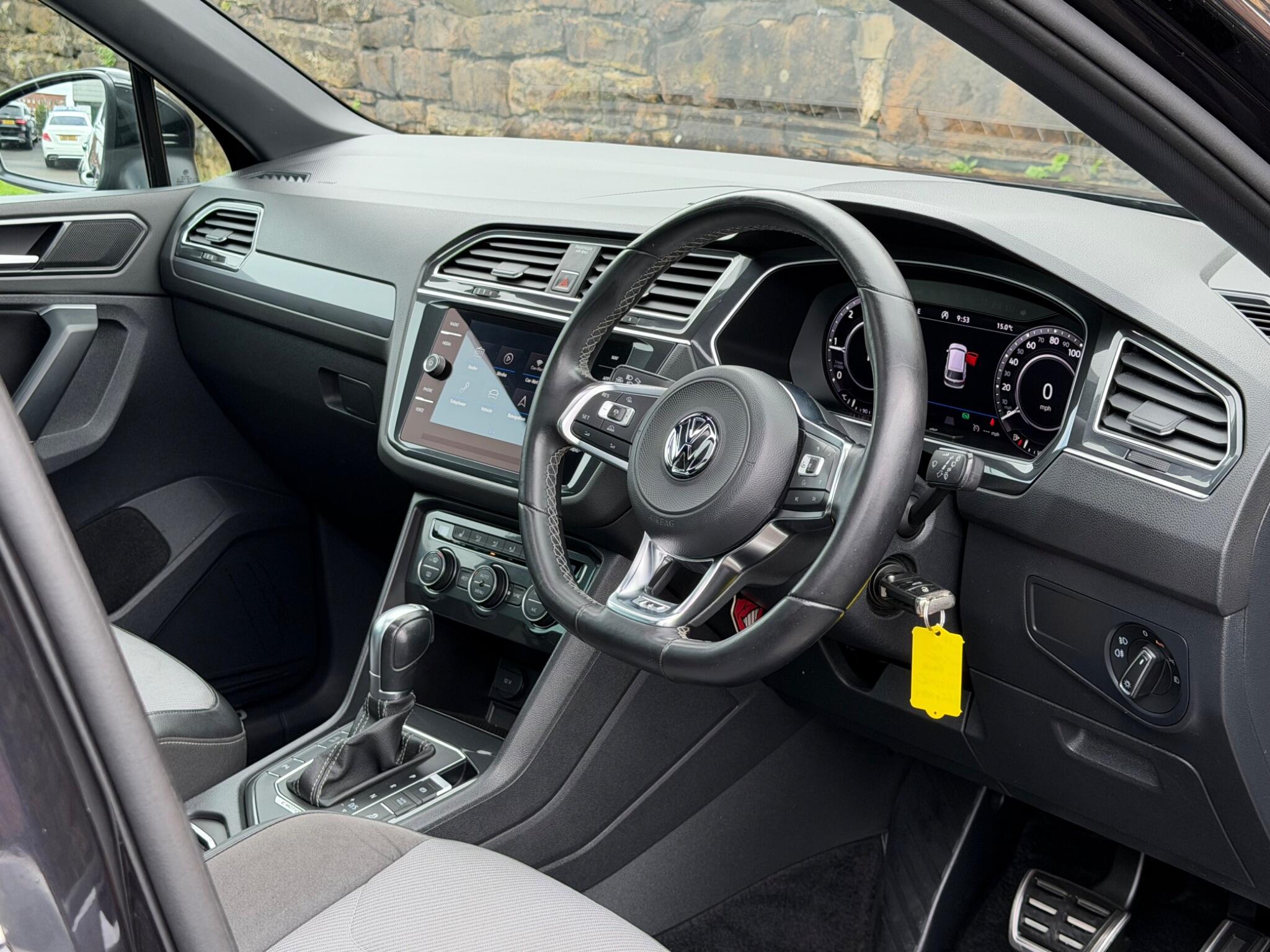 Volkswagen Tiguan view 13