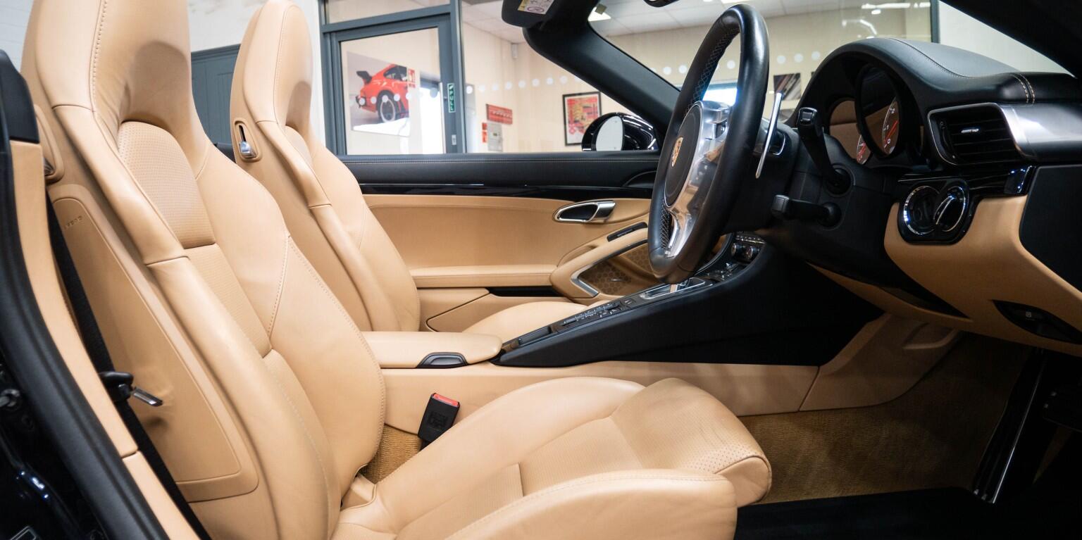 Porsche 911 view 14