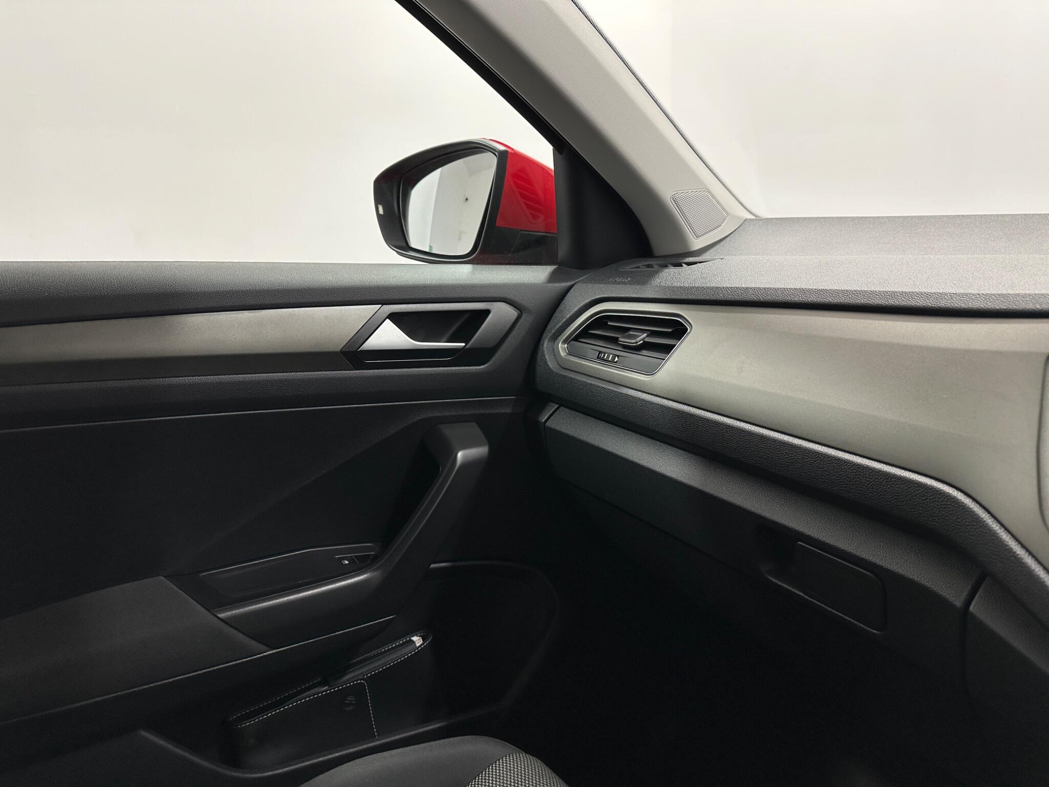 Volkswagen T-Roc view 24