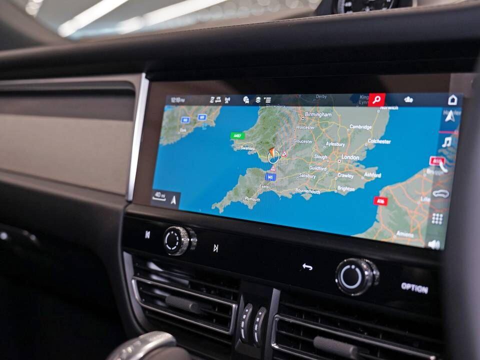Porsche Macan view 34