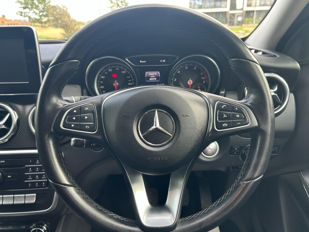 Mercedes-Benz GLA view 25
