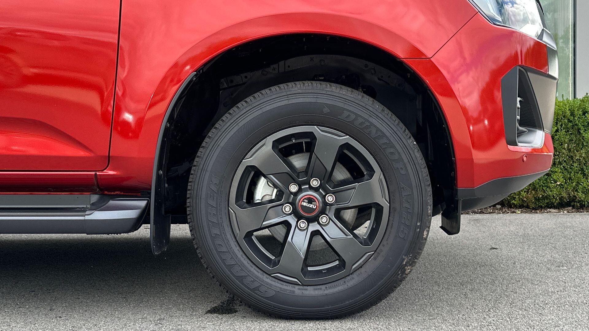 Isuzu D-Max view 8