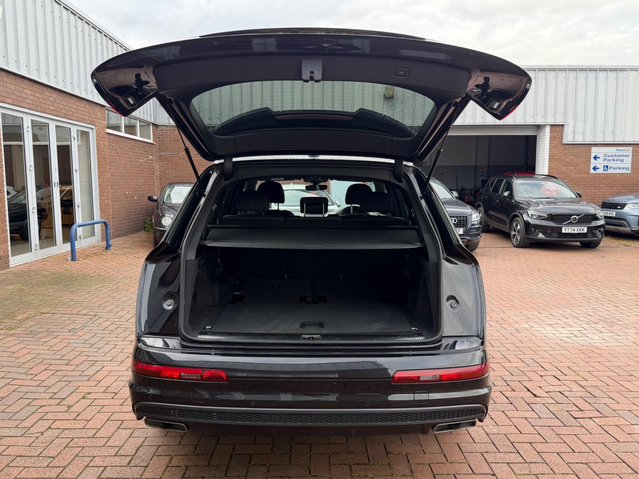 Audi Q7 view 88