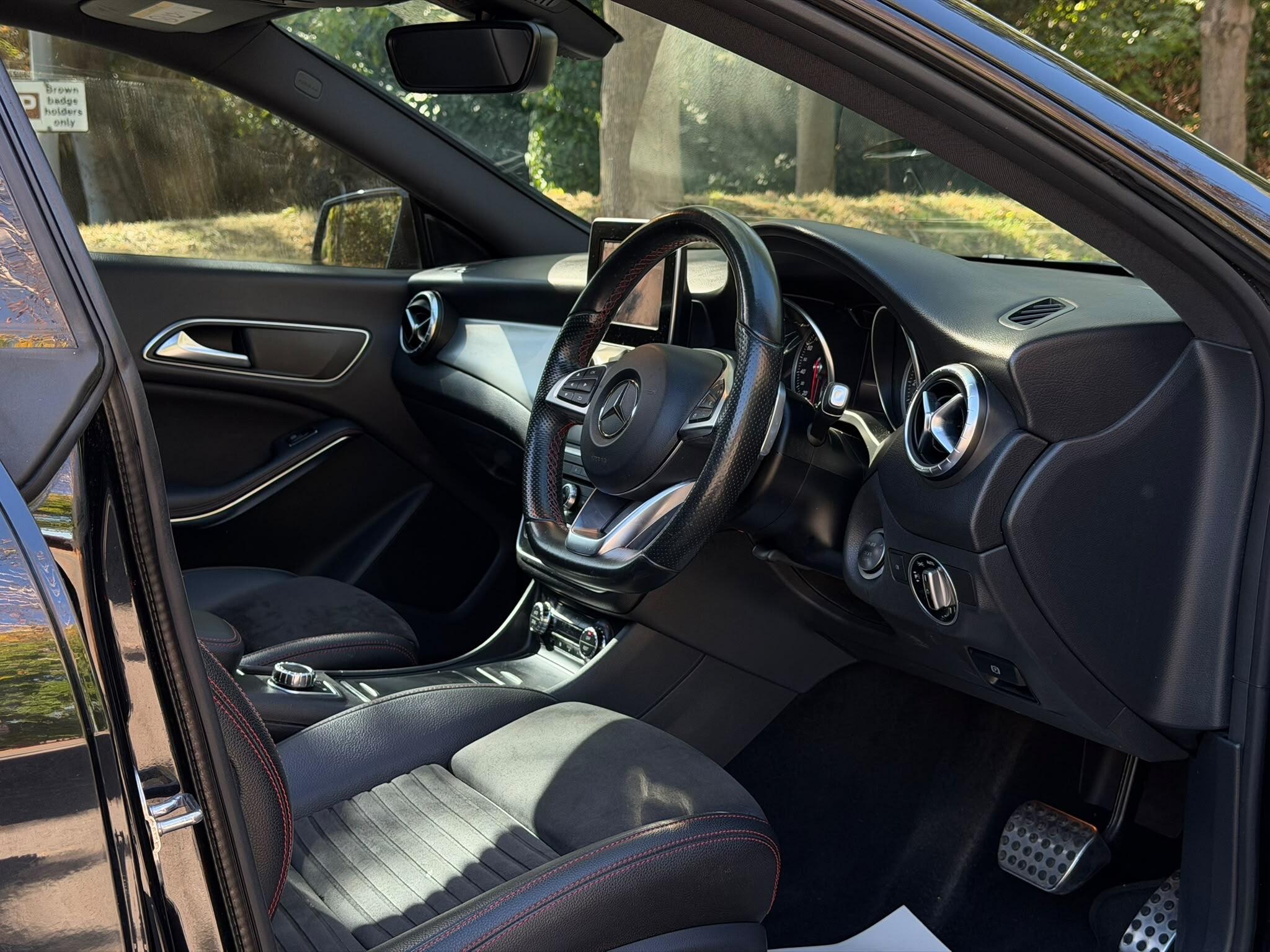 Mercedes-Benz Cla view 10