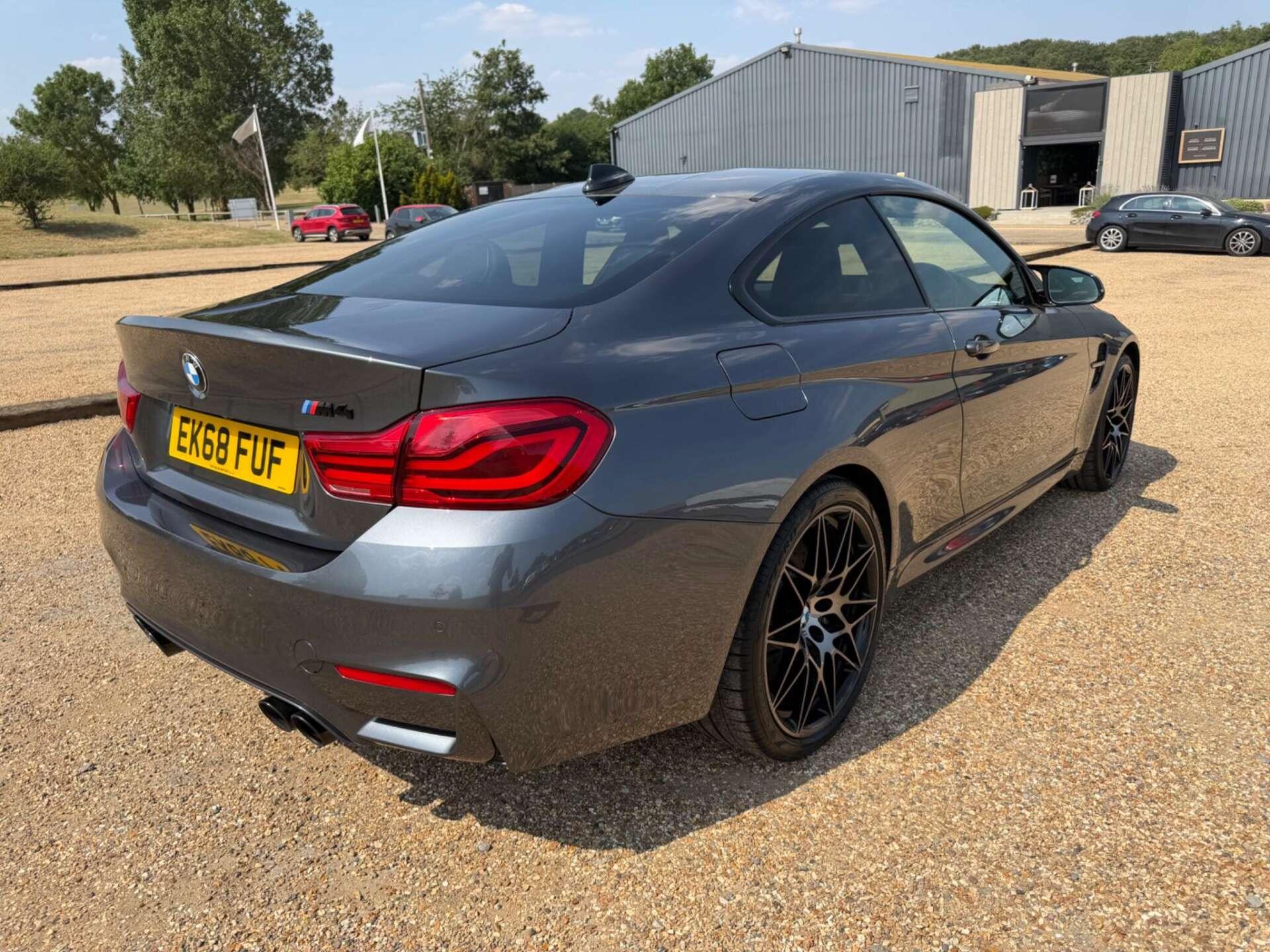 BMW M4 view 9