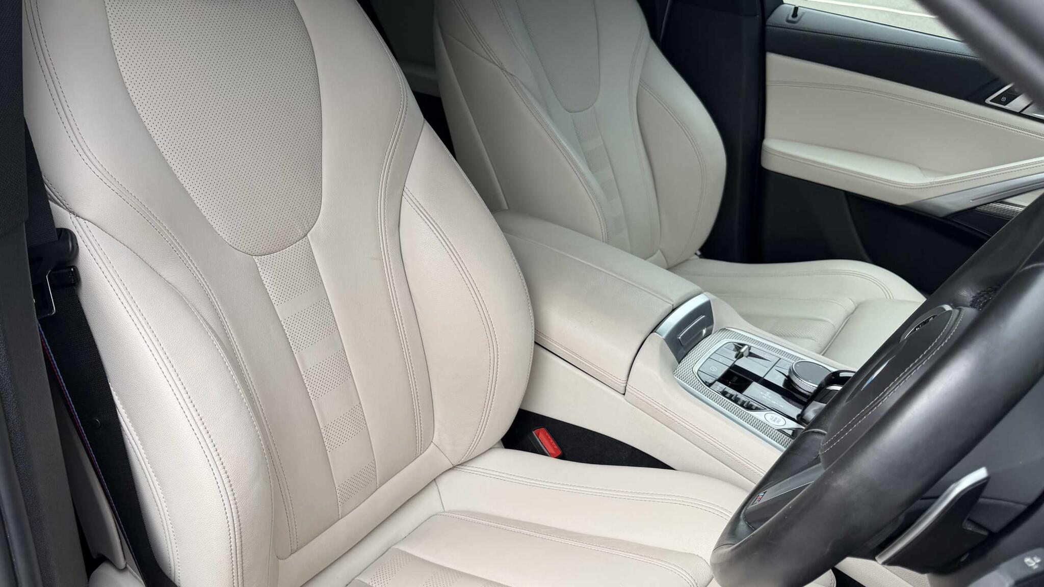 BMW X6 view 12