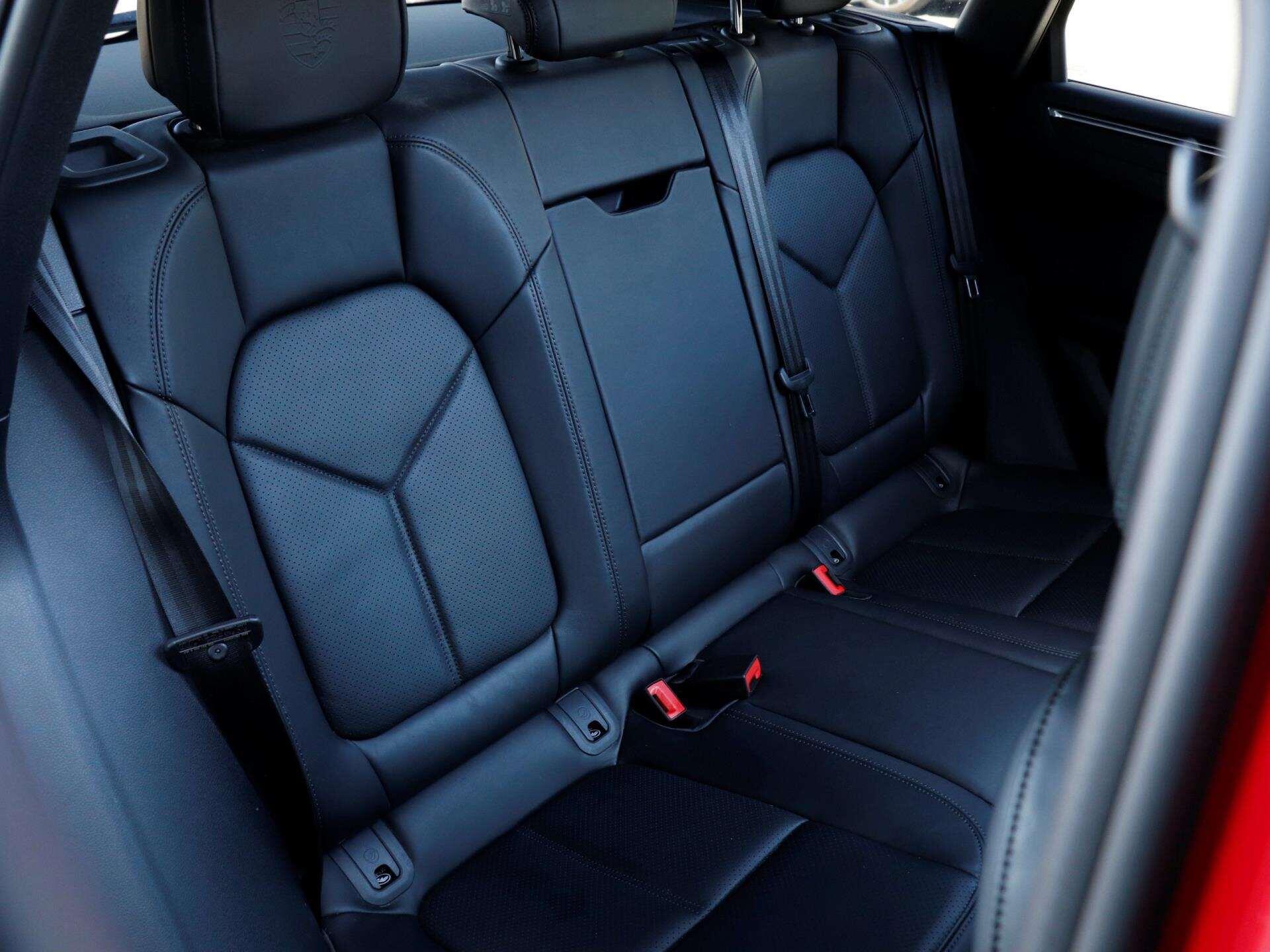 Porsche Macan view 26