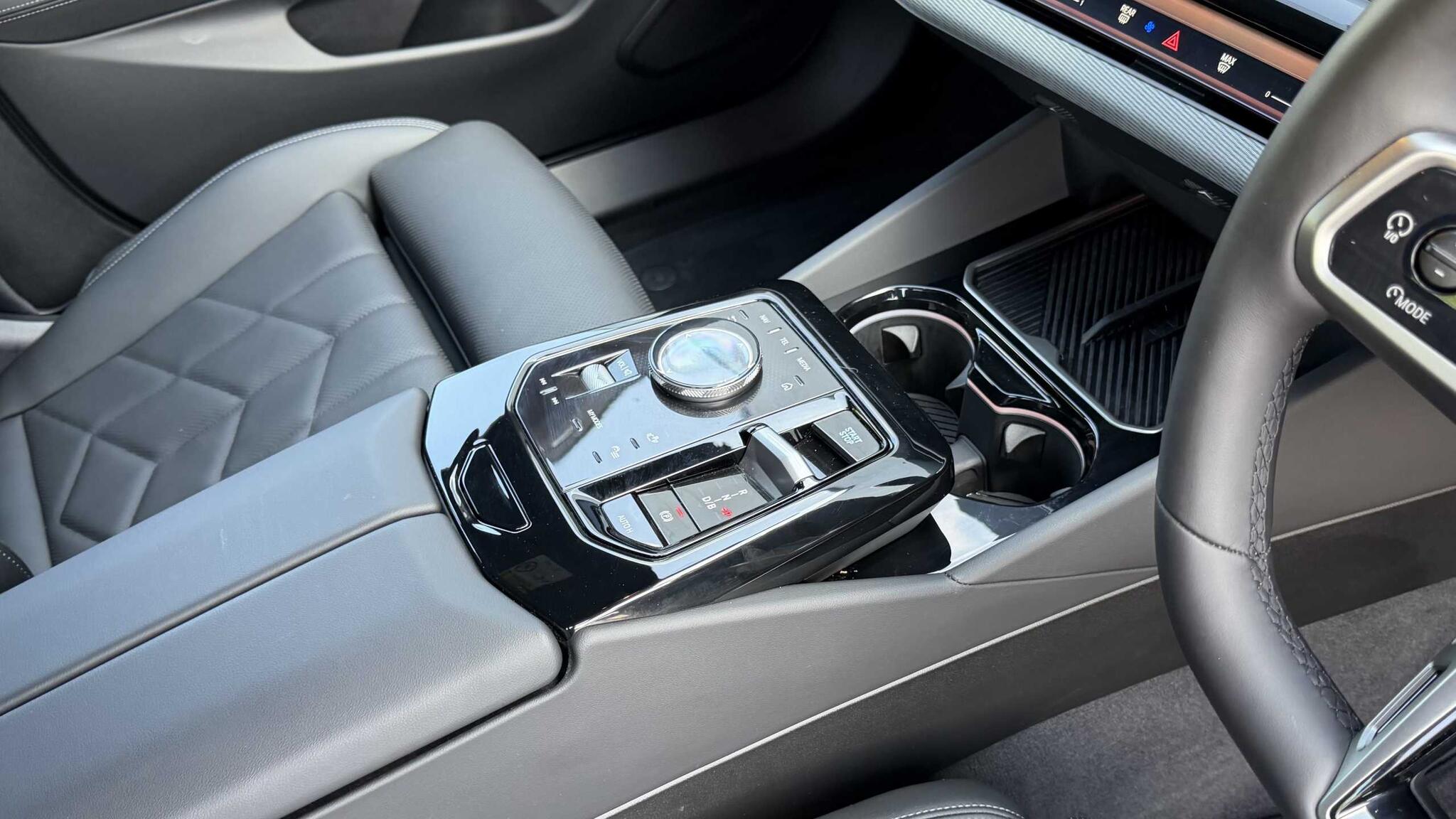 BMW i5 view 7