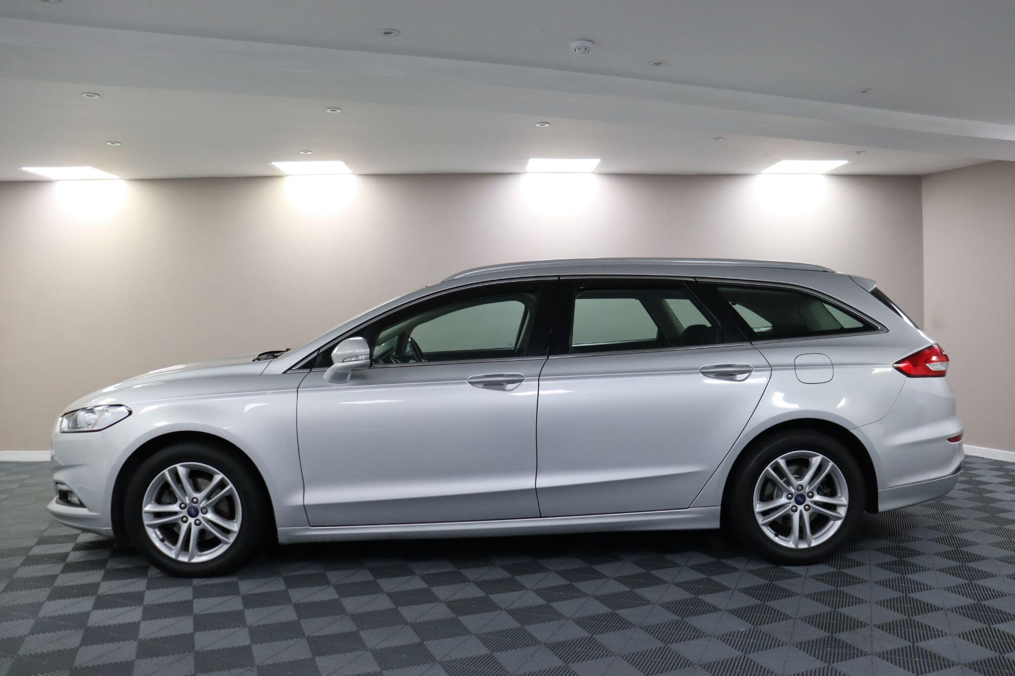 Ford Mondeo view 18