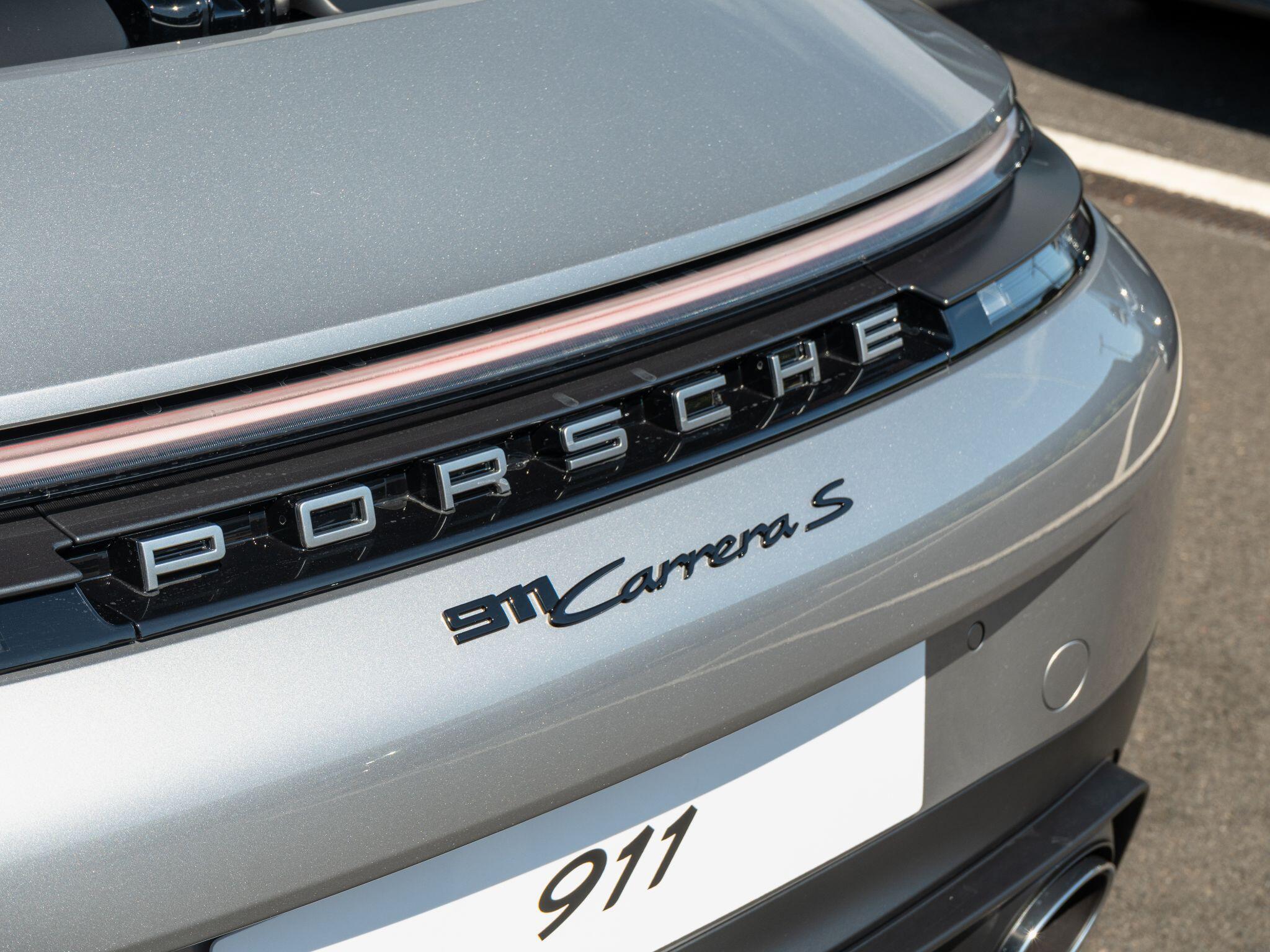 Porsche 911 view 12