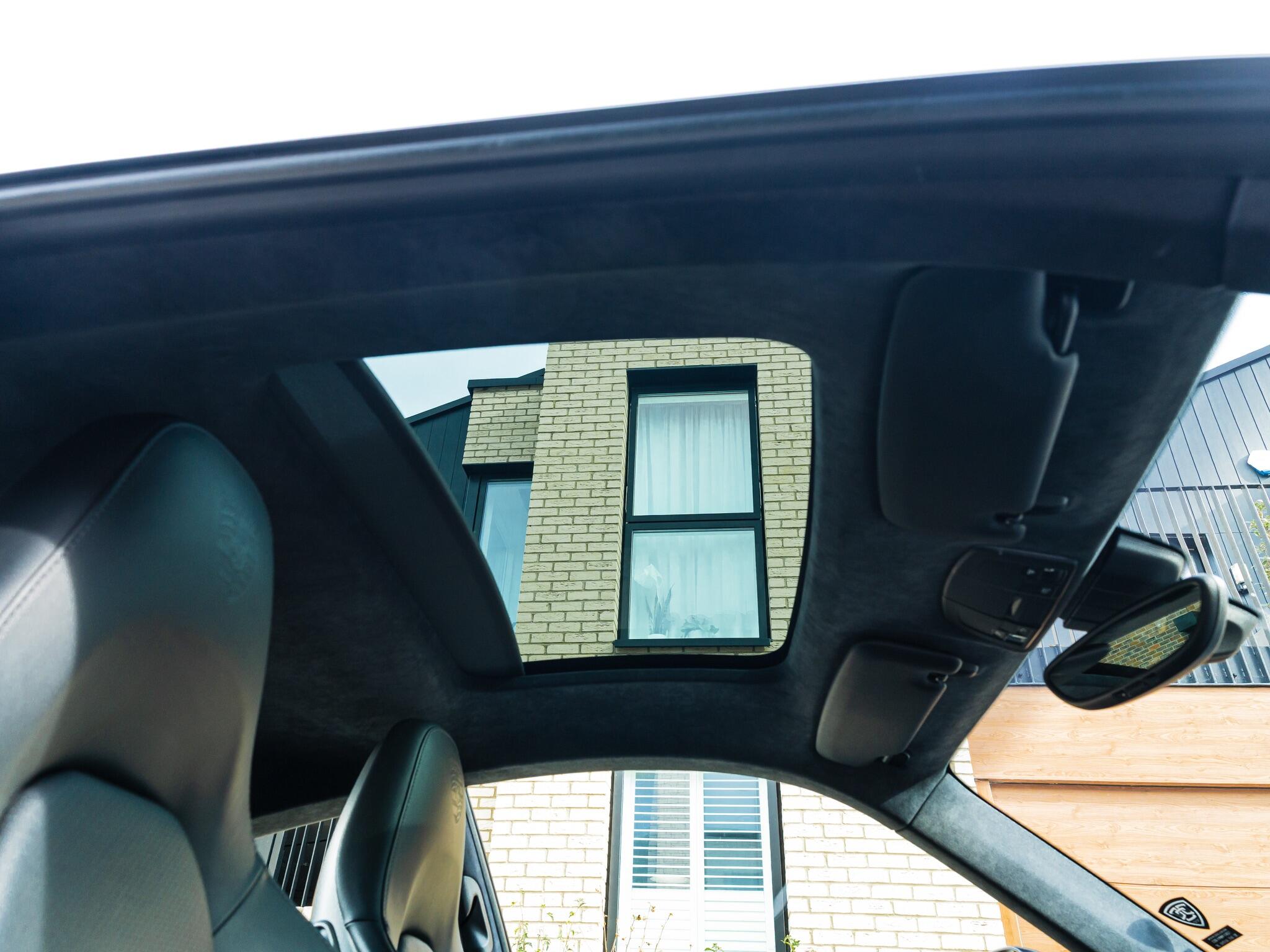 Porsche 911 view 38