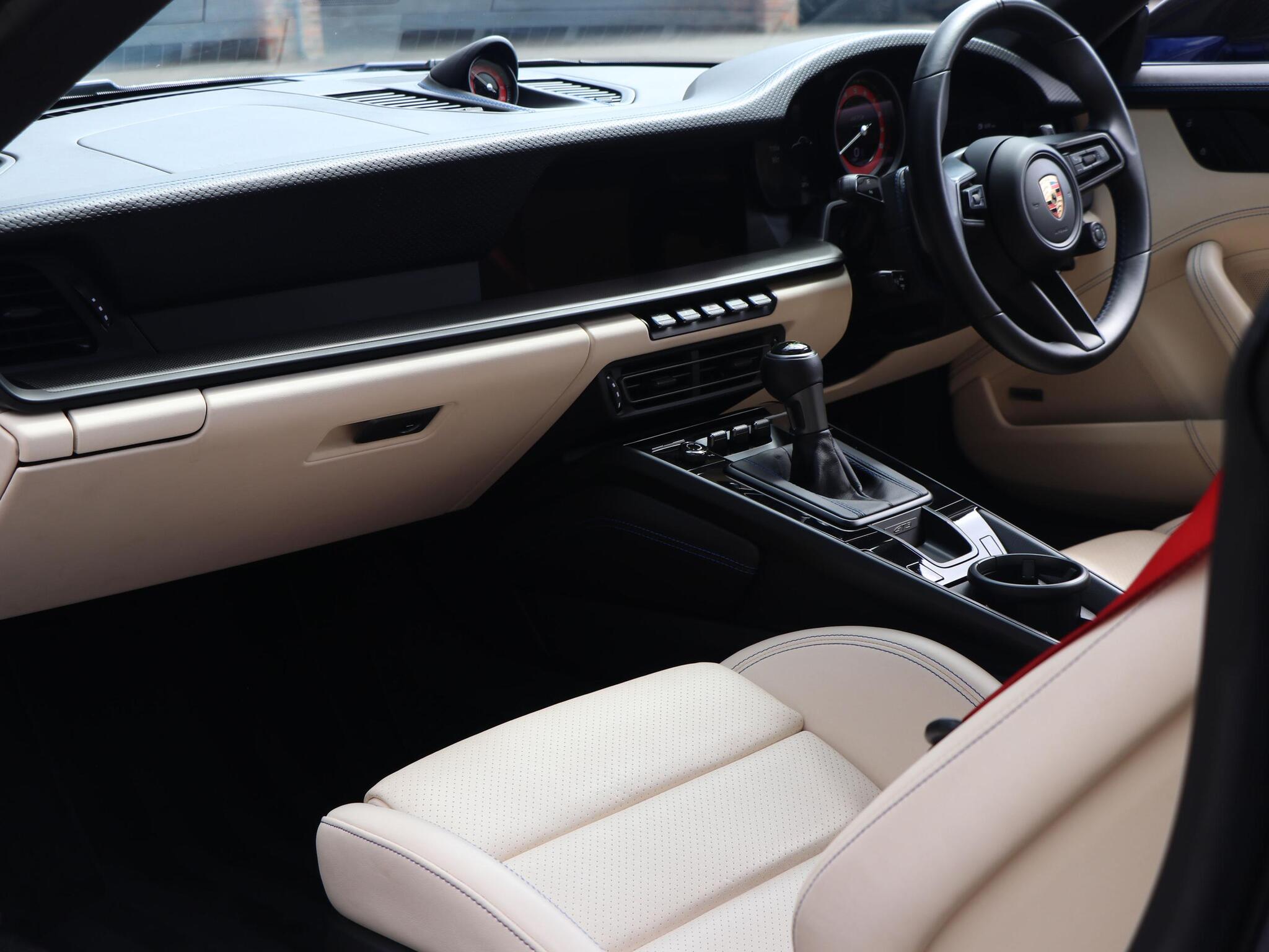 Porsche 911 view 29